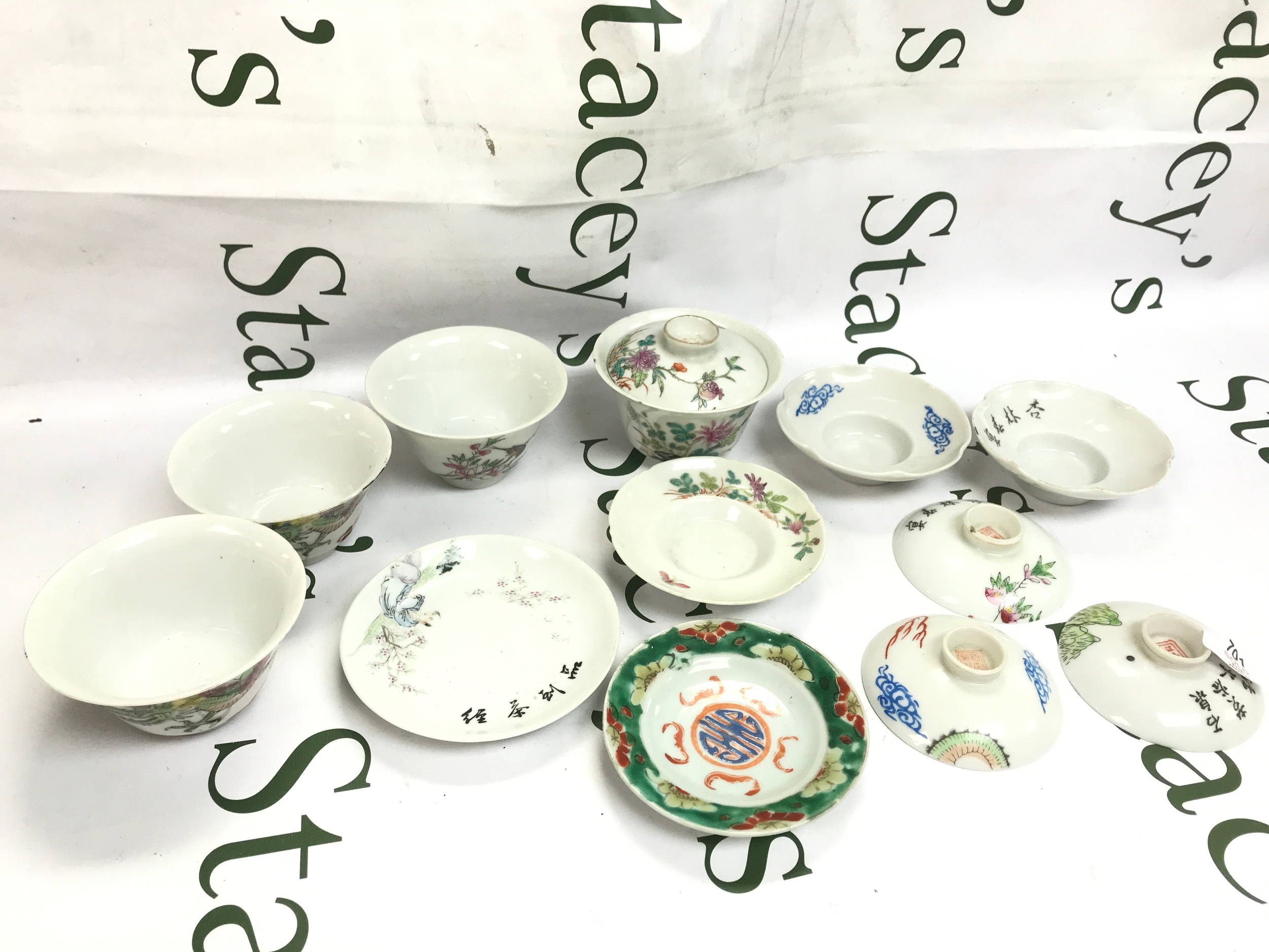 Chinese porcelain including hand-painted famille rose and famille verte tea bowls