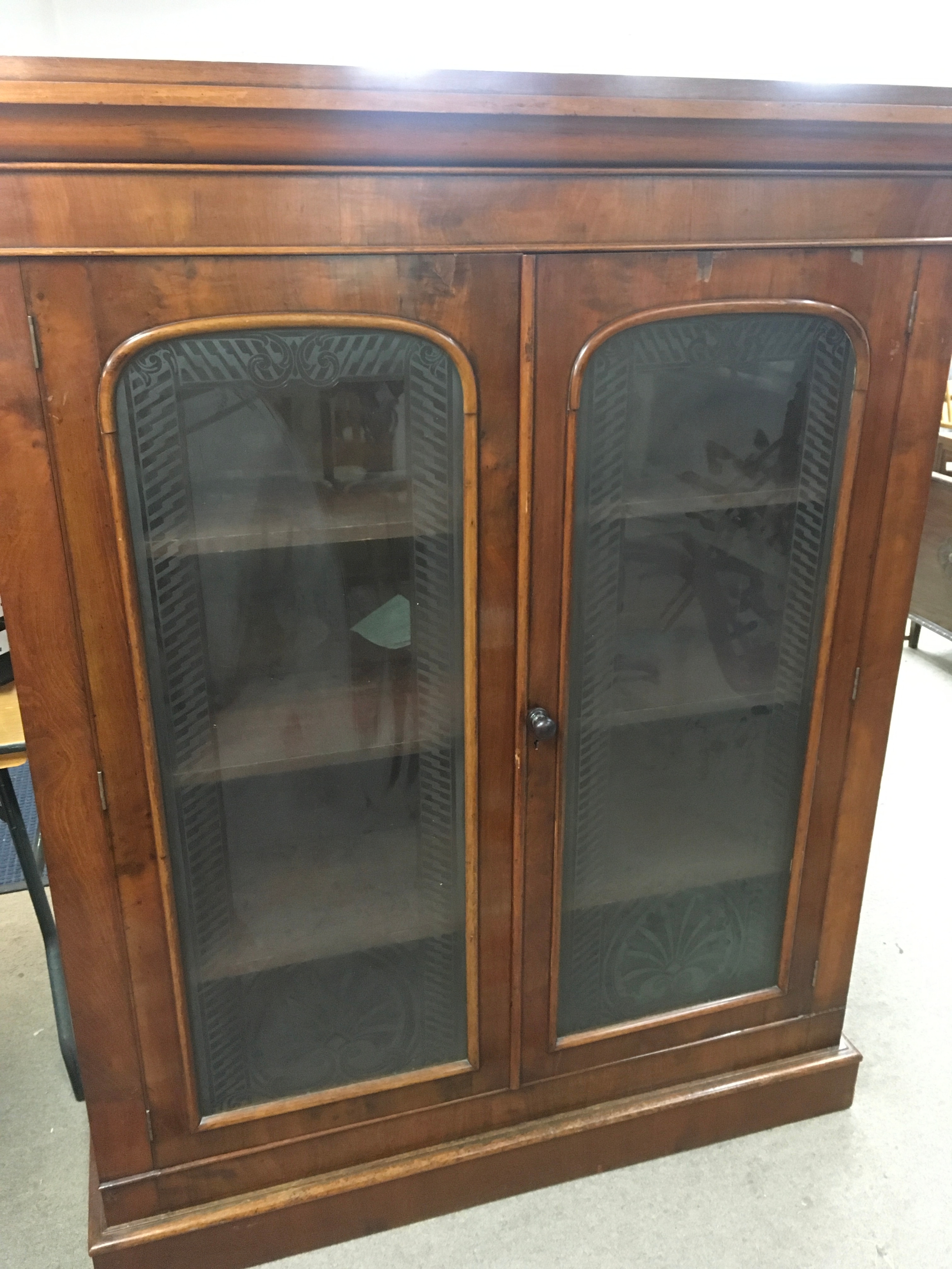 A Victorian walnut cupboard with acid etched glass 160cm tall, 130cm wide, 38cm long 