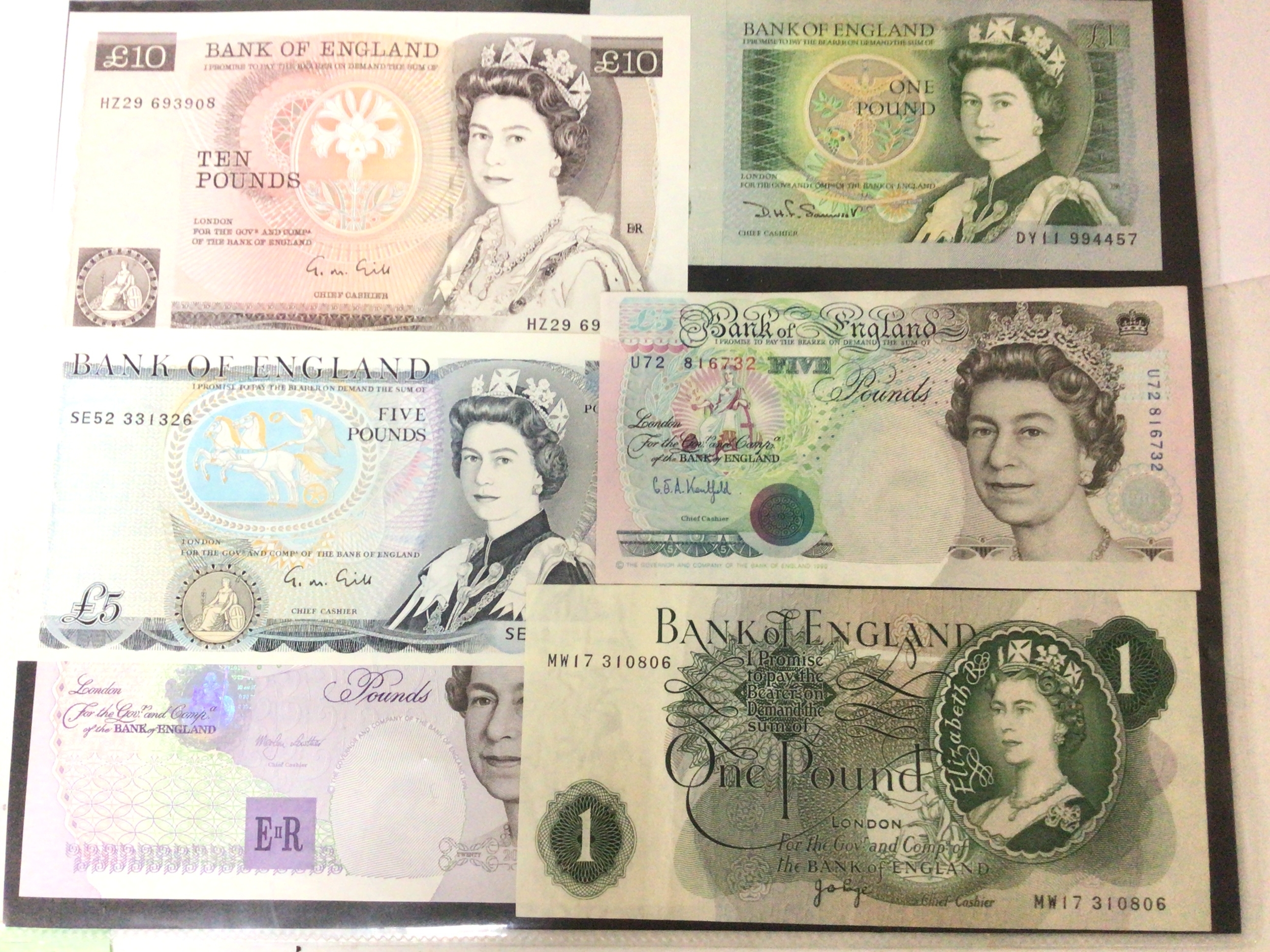  A collection of Queen Elizabeth II bank notes. £20-£1