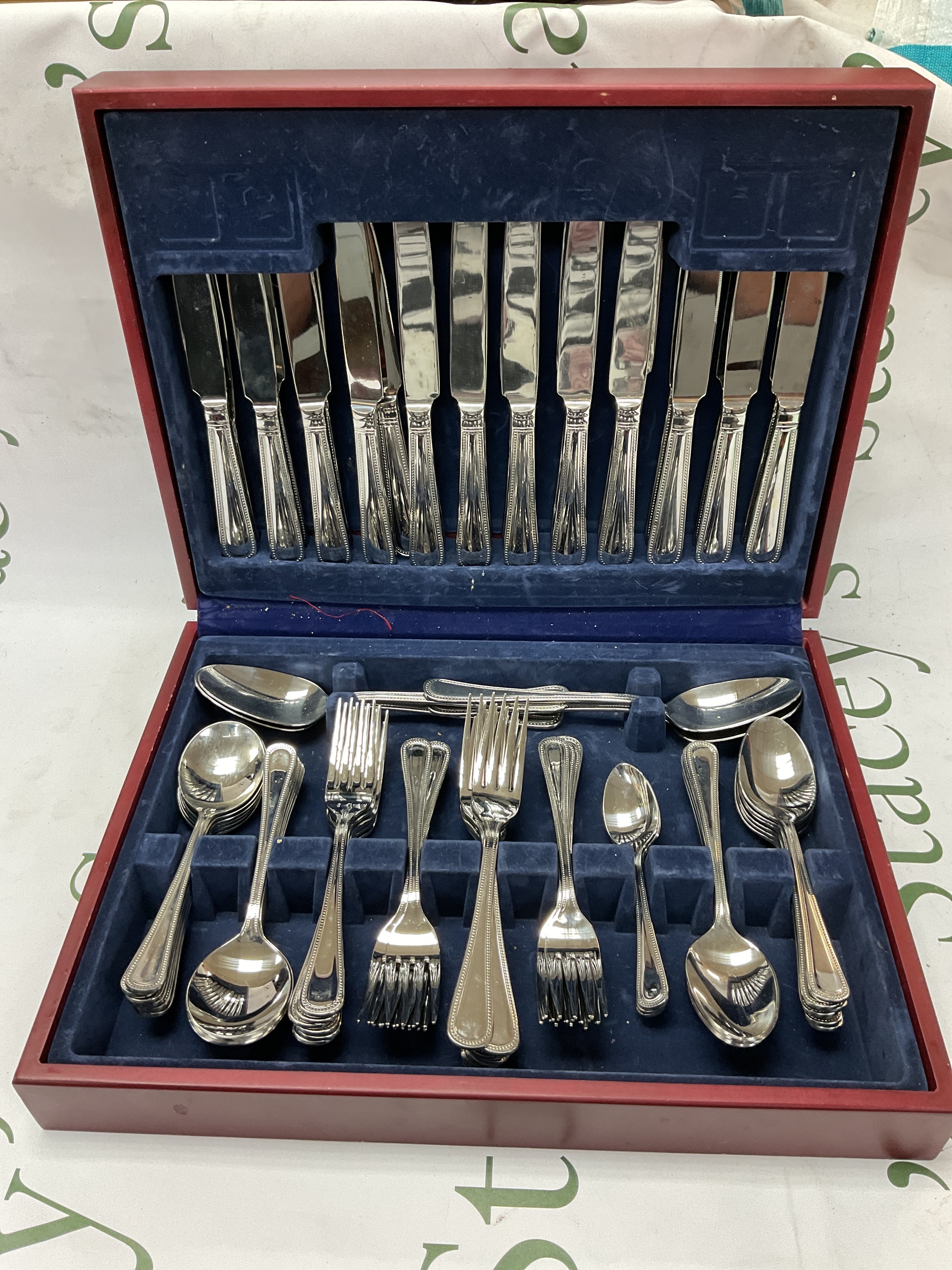 Cased Viners eight place setting bead pattern cutlery set.