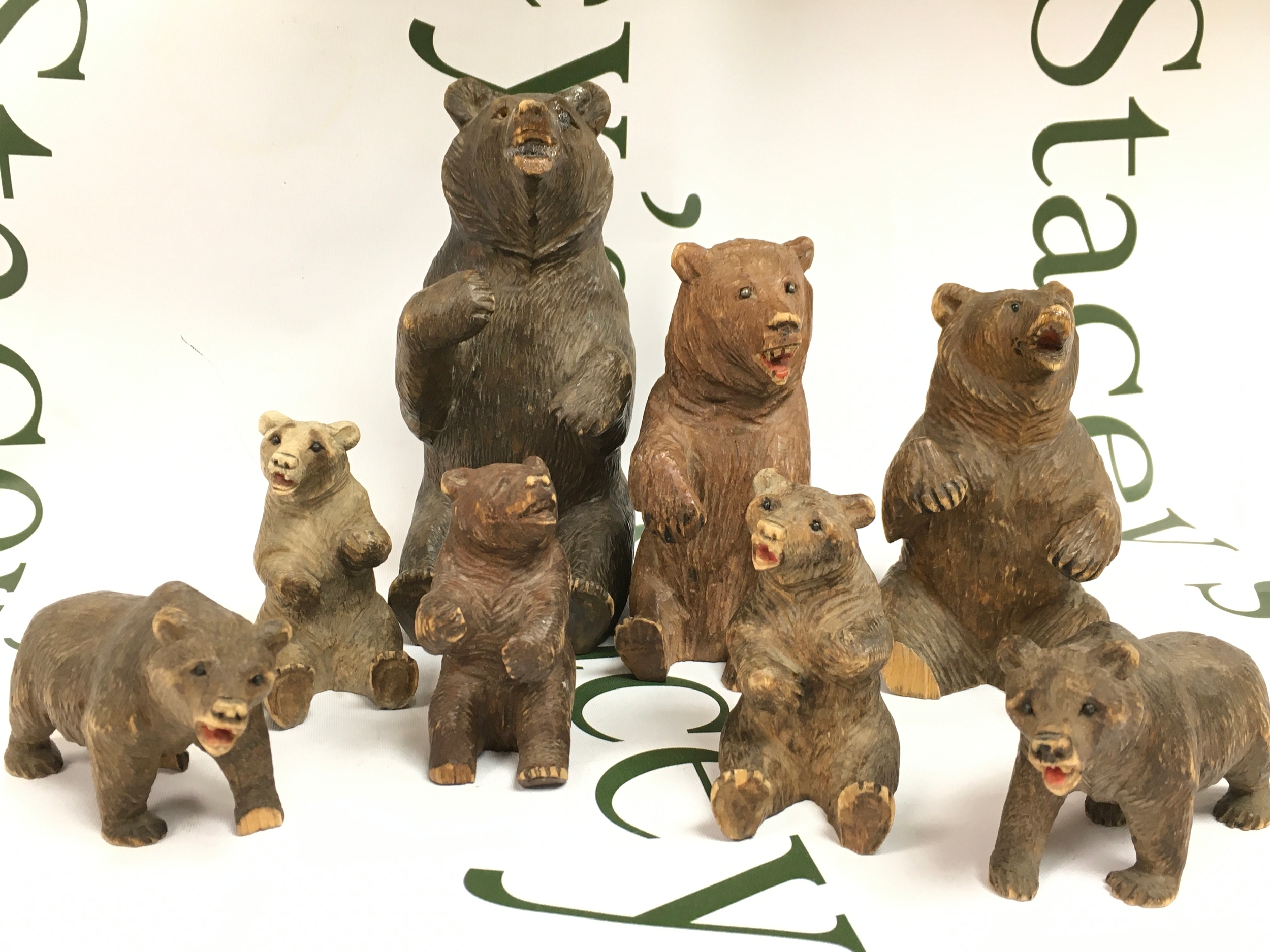 A collection of Black forest carved wooden bears (8) 5.5 to 15cm tall