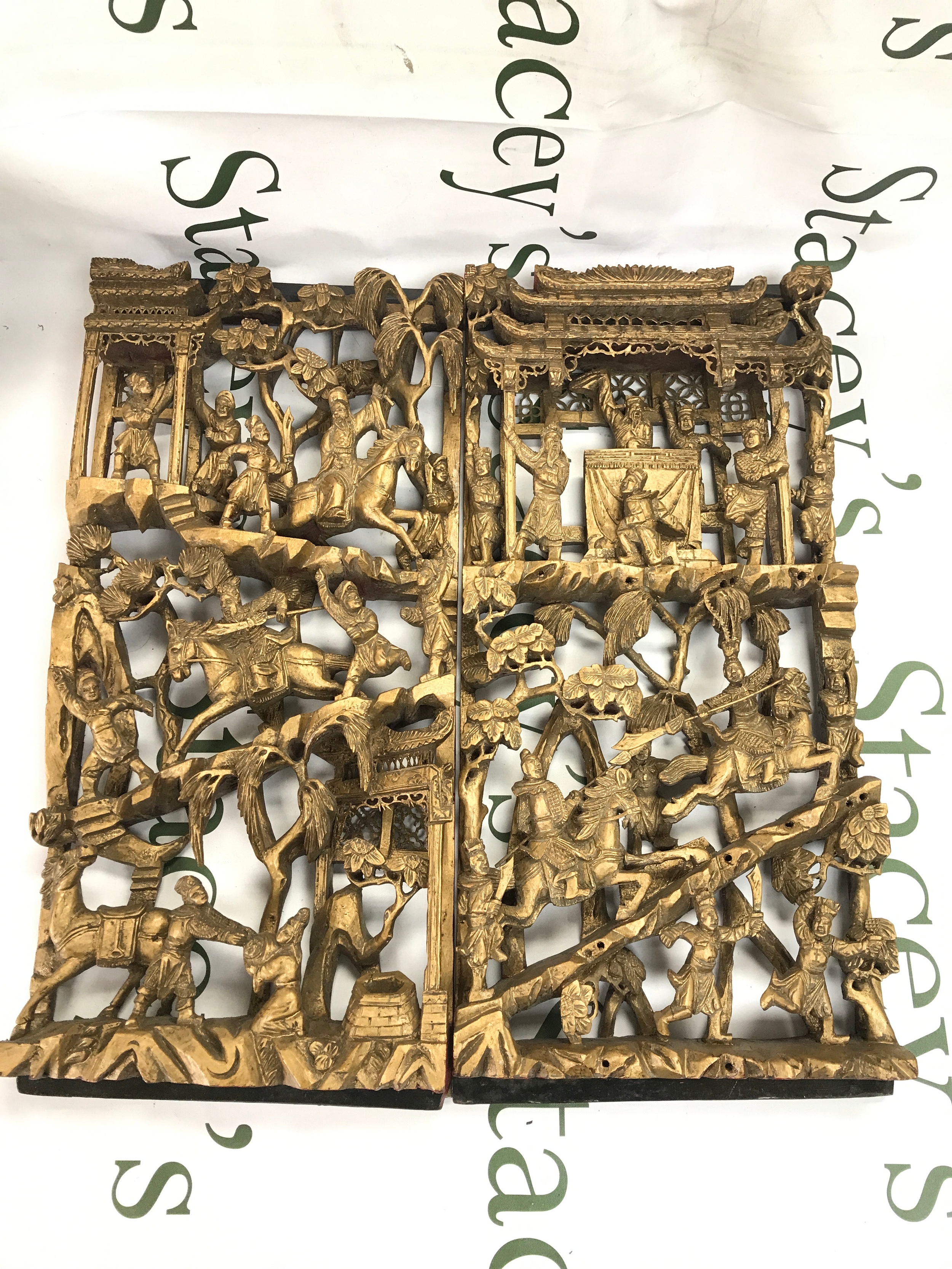 Chinese carved and gilt-lacquered wooden panel display featuring a multi-tiered battle scene 45x48cm