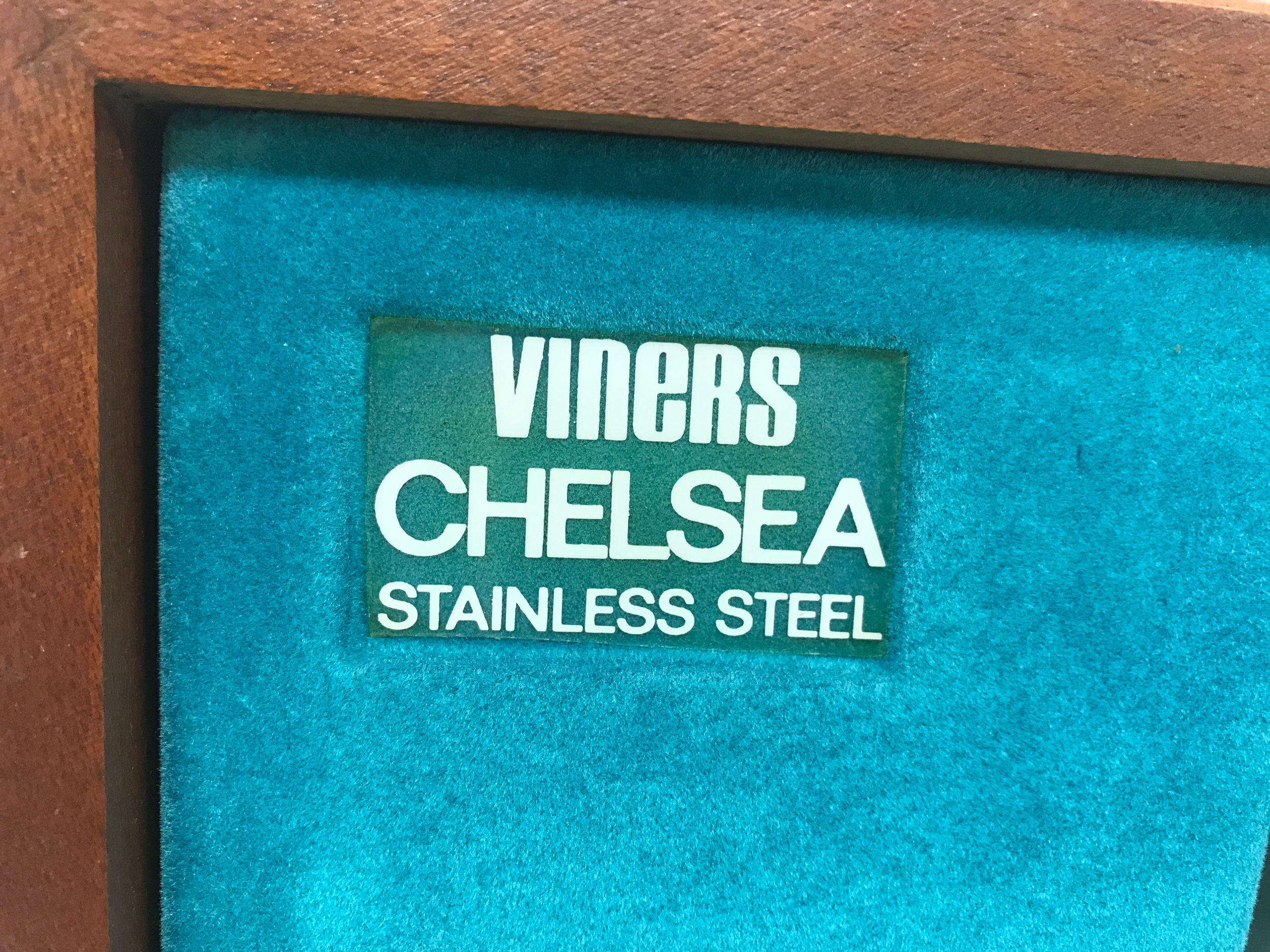 Cased viners Chelsea stainless steel cutlery.