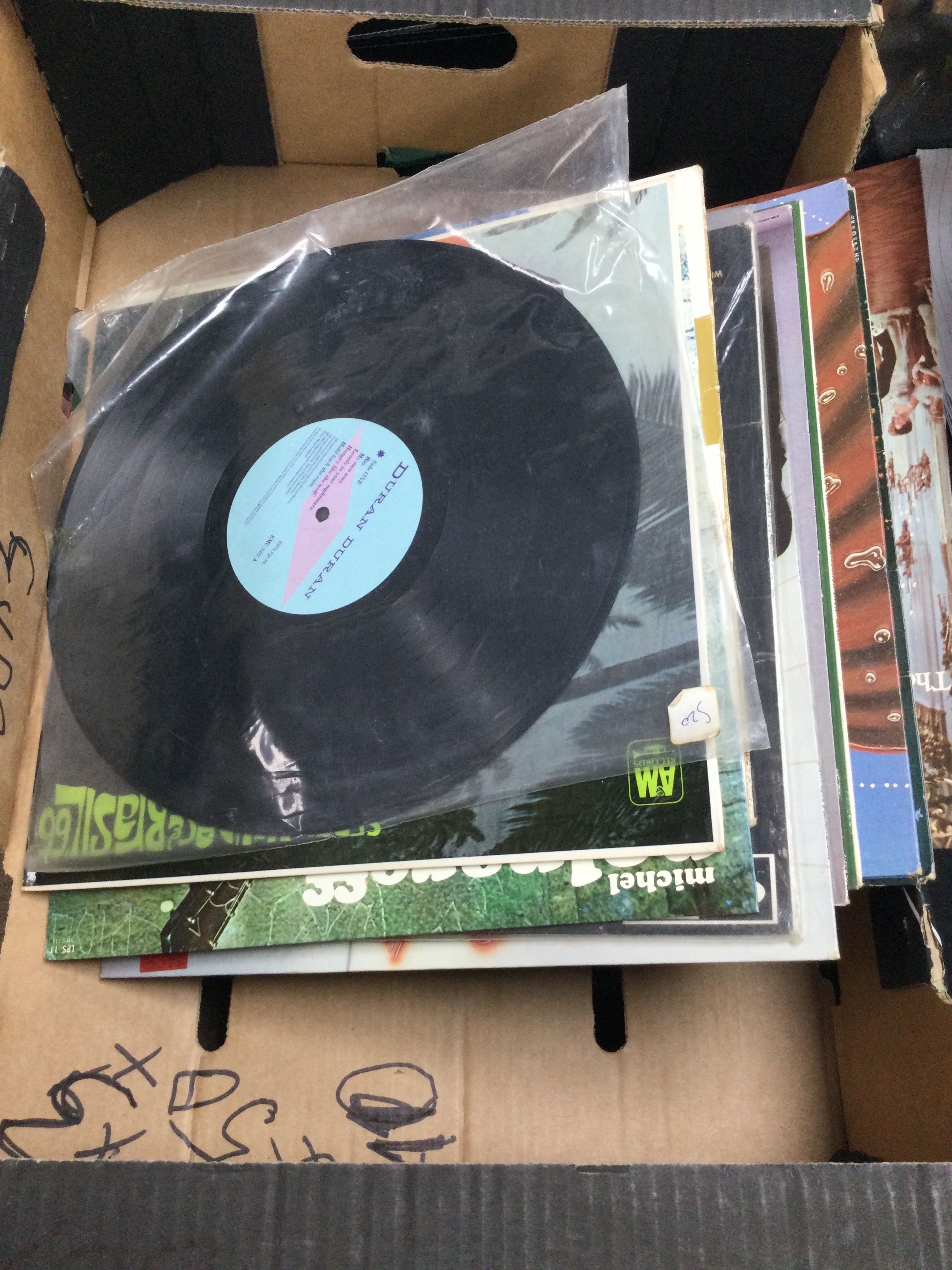 10 Vintage Vinyl Records used including, Michel Polnareff Love me, Sergio Mendez Brazil 66 Equinox, Kylie Minogue Rhythm of Love, Nat King Cole The Unforgettable 1963, SMOKIE Bright Lights And Back Alleys, Tina Turner Private Dancer 1984, Frank Sinatra A Merry Little Christmas, The Godfather and Other Screen Themes by The Andy Ross Orchestra 1972, Strauss Waltzes by Theodore Guschlbauer London Philharmonic Orchestra, and Osbisa