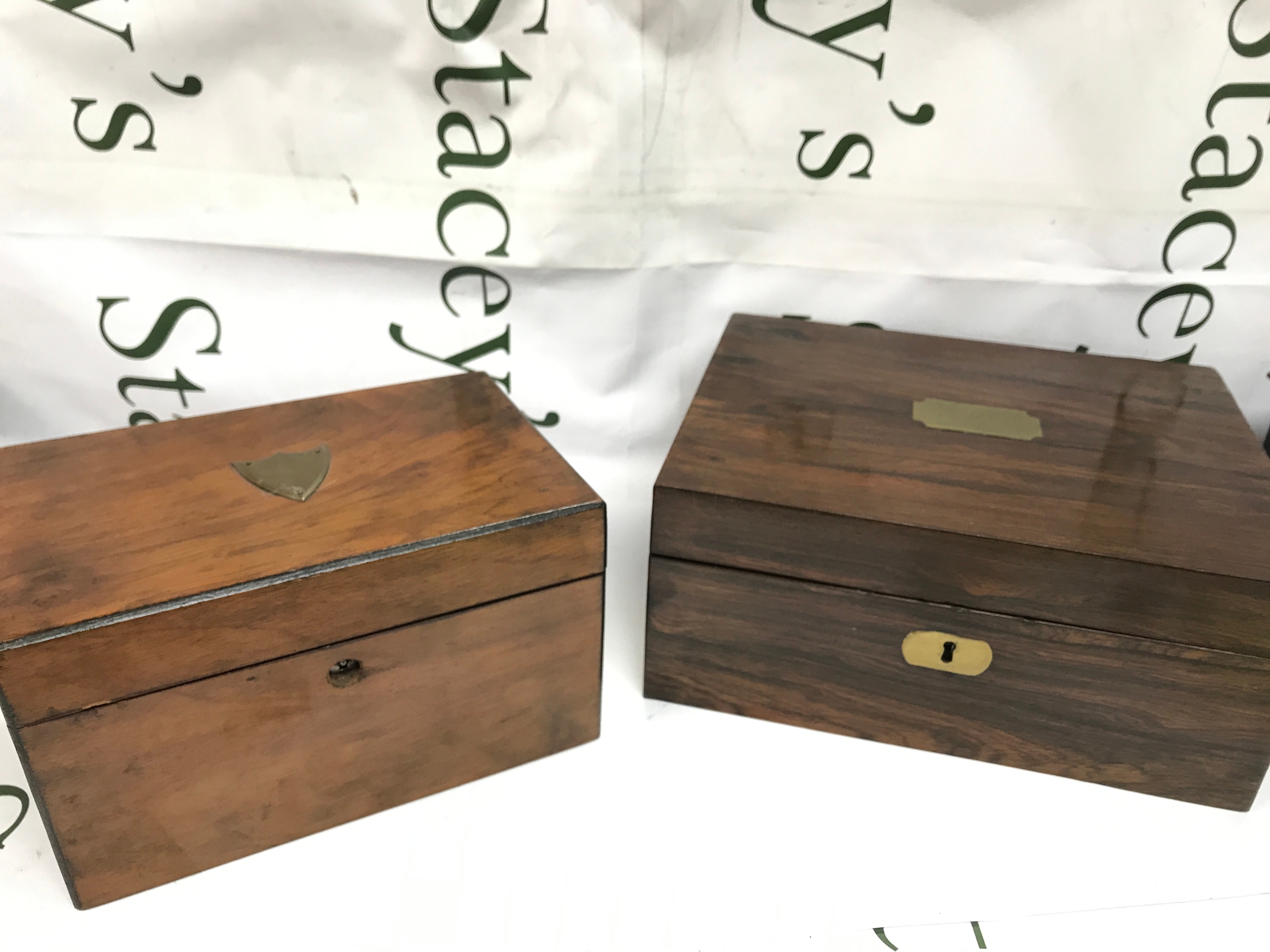 Two oak sewing boxes. Dimensions 14x21x13cm and 20x26x11cm
