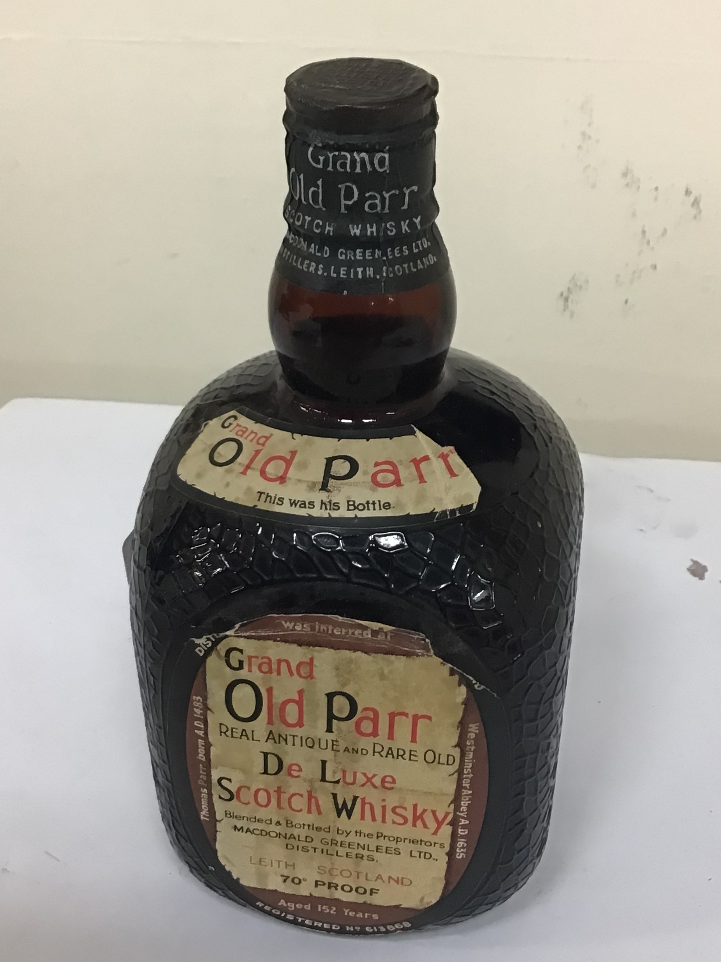  A Vintage bottle of Grand Old Parr De luxe Scotch Whisky. 