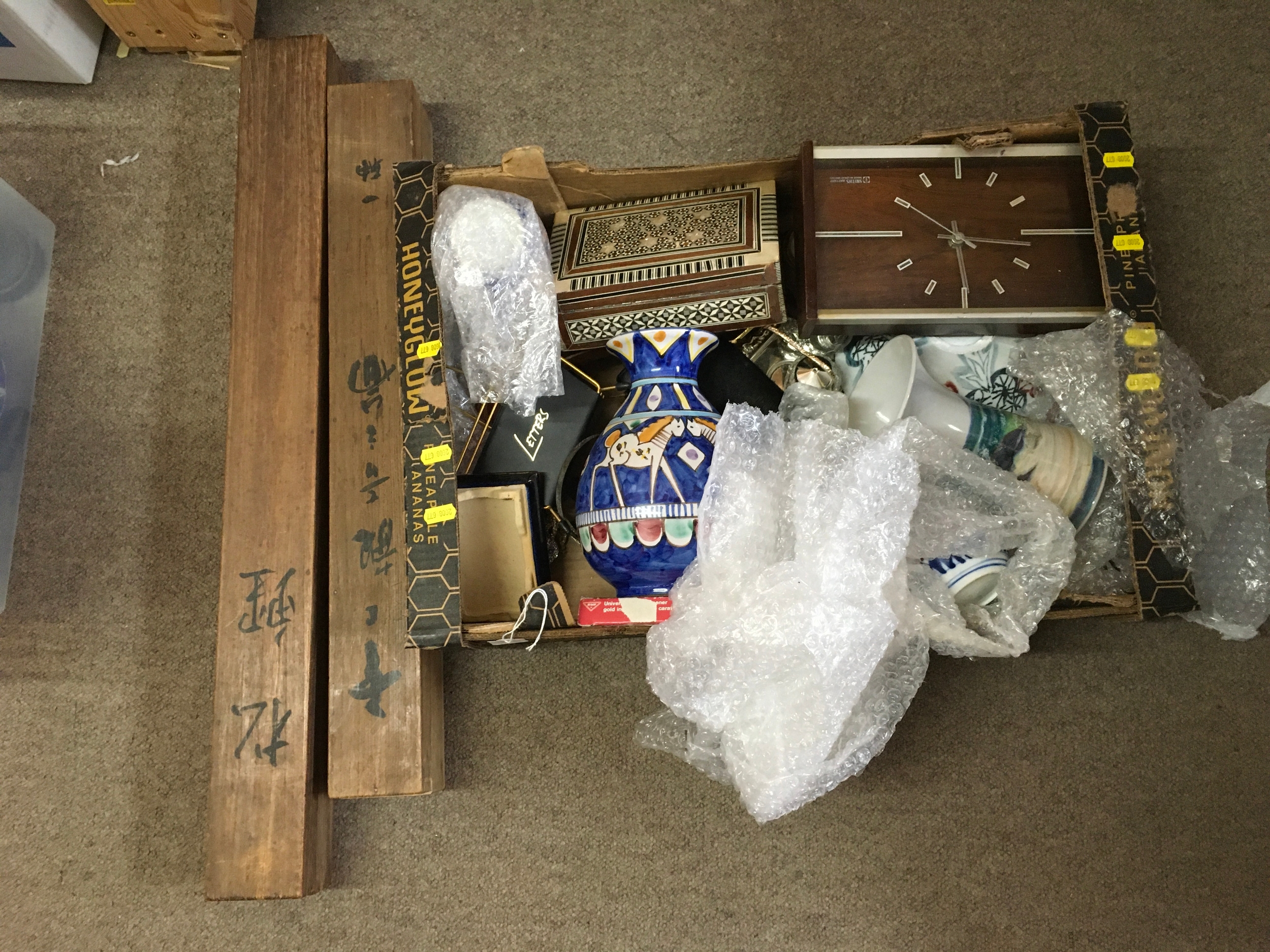A collection of ceramics, Chinese reproduction artworks 
