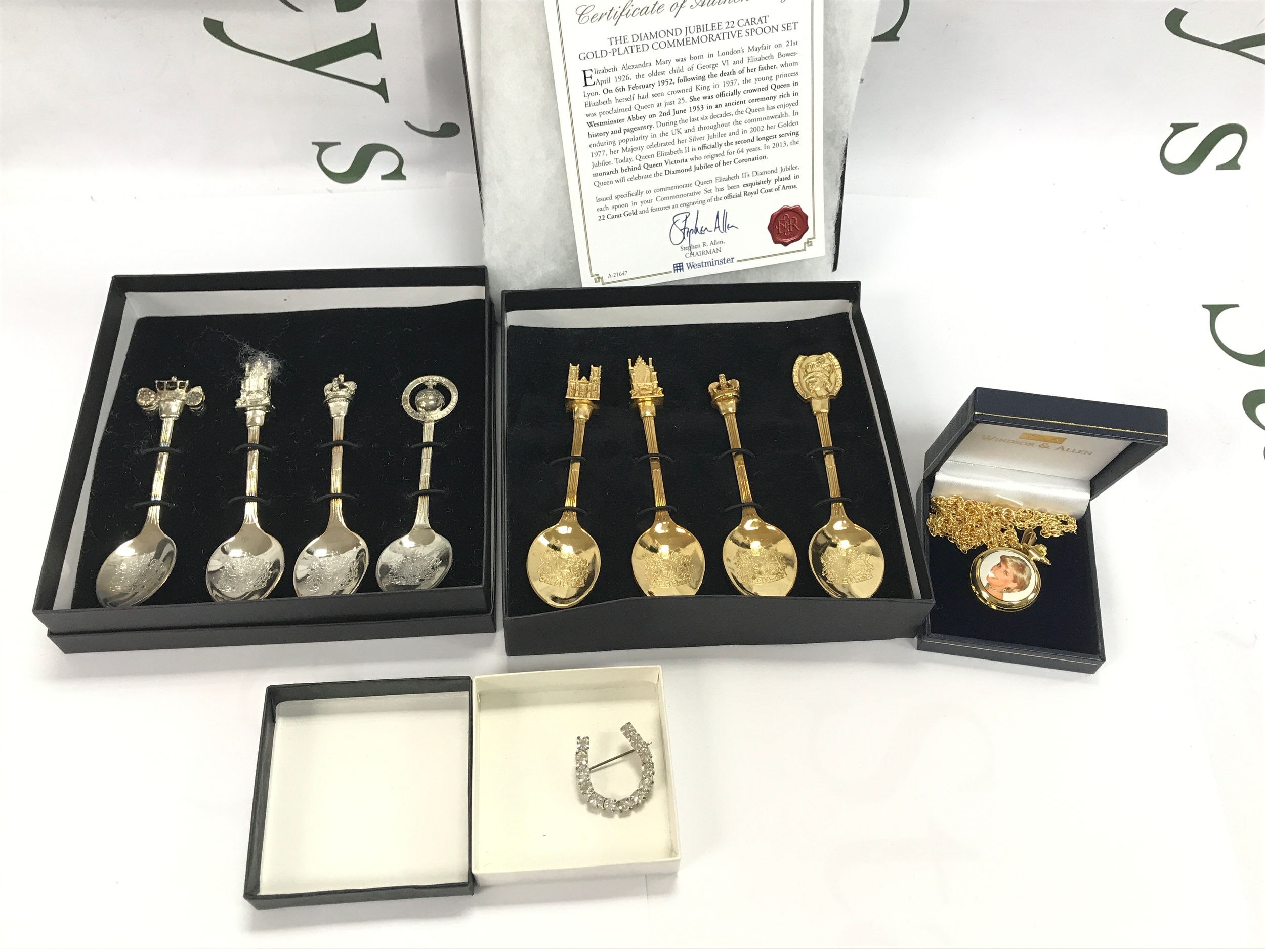 Commemorative spoon sets and other oddments 