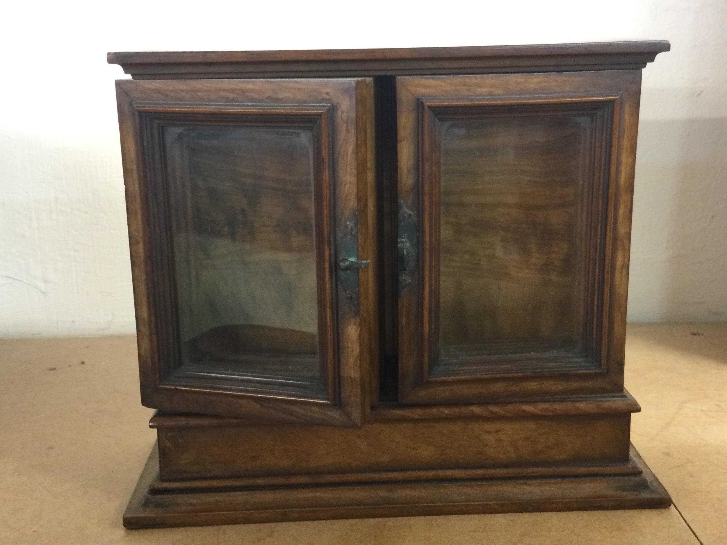 A wooden photo holder 15.5Cm tall, 17cm wide