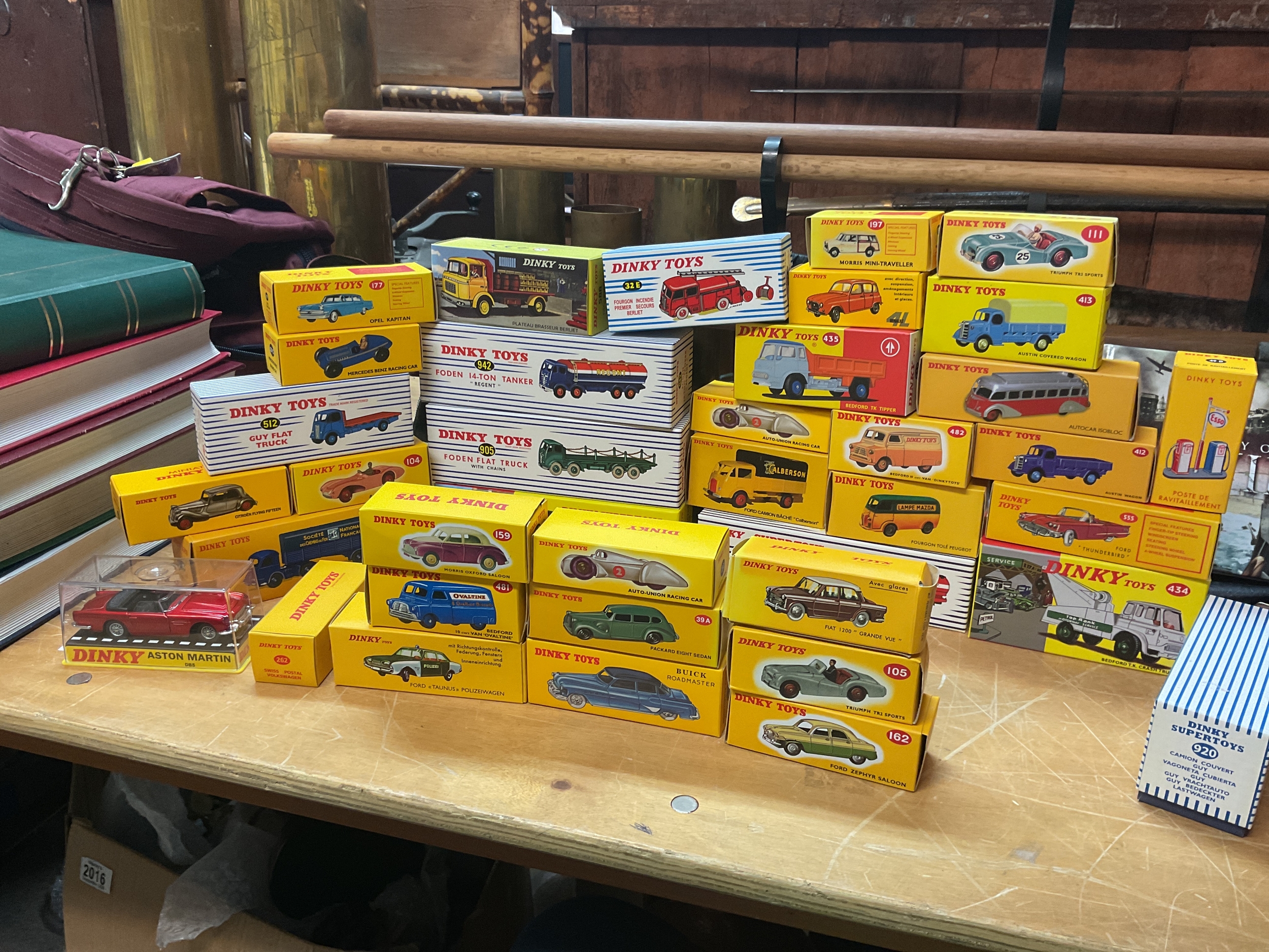 Qty modern dinky vehicles boxed.