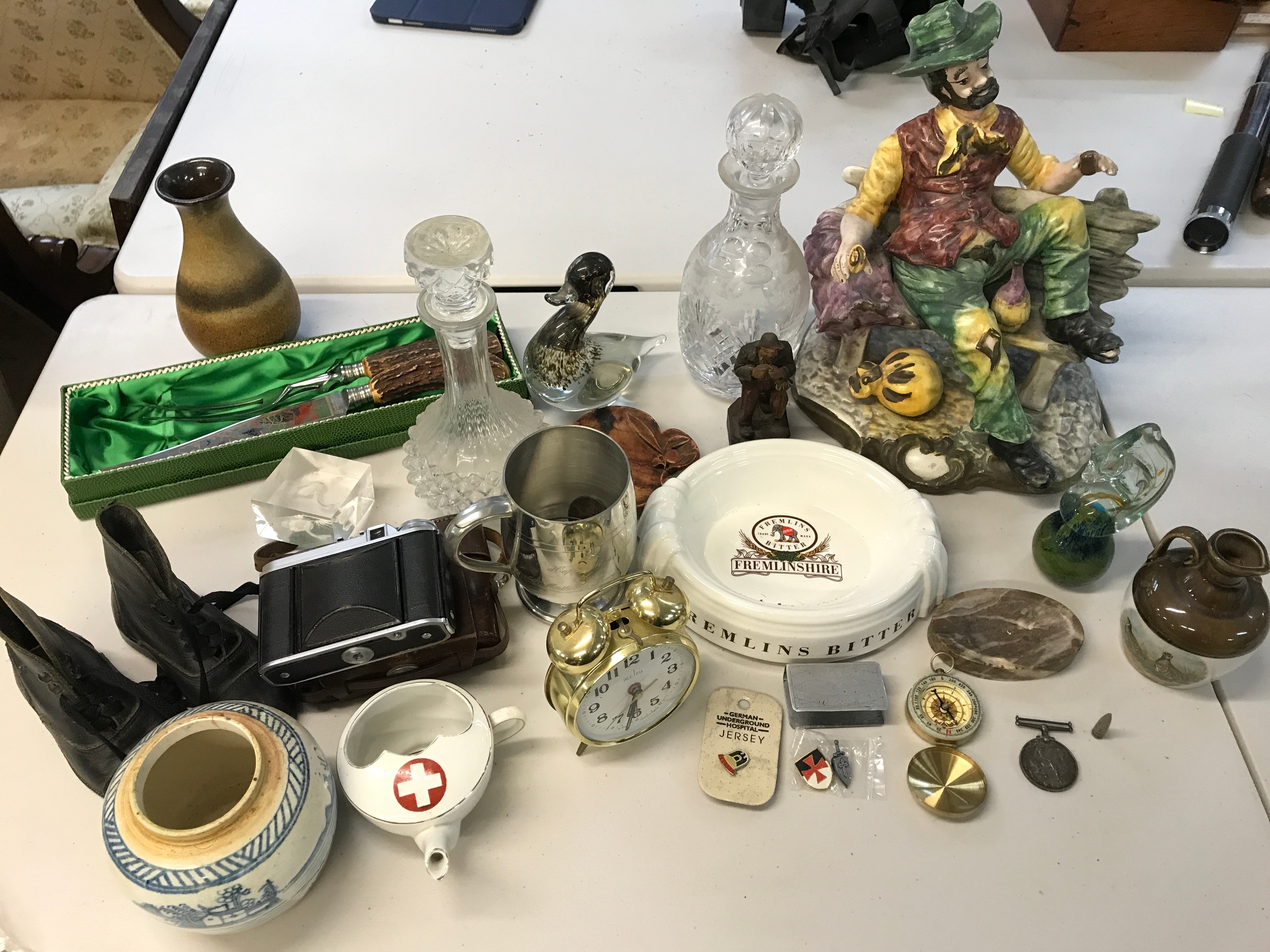 A Collection of items including a voigllander camera, WW1 war medal 11167 PTE H GALLANT ASC, £12 old pound coins 