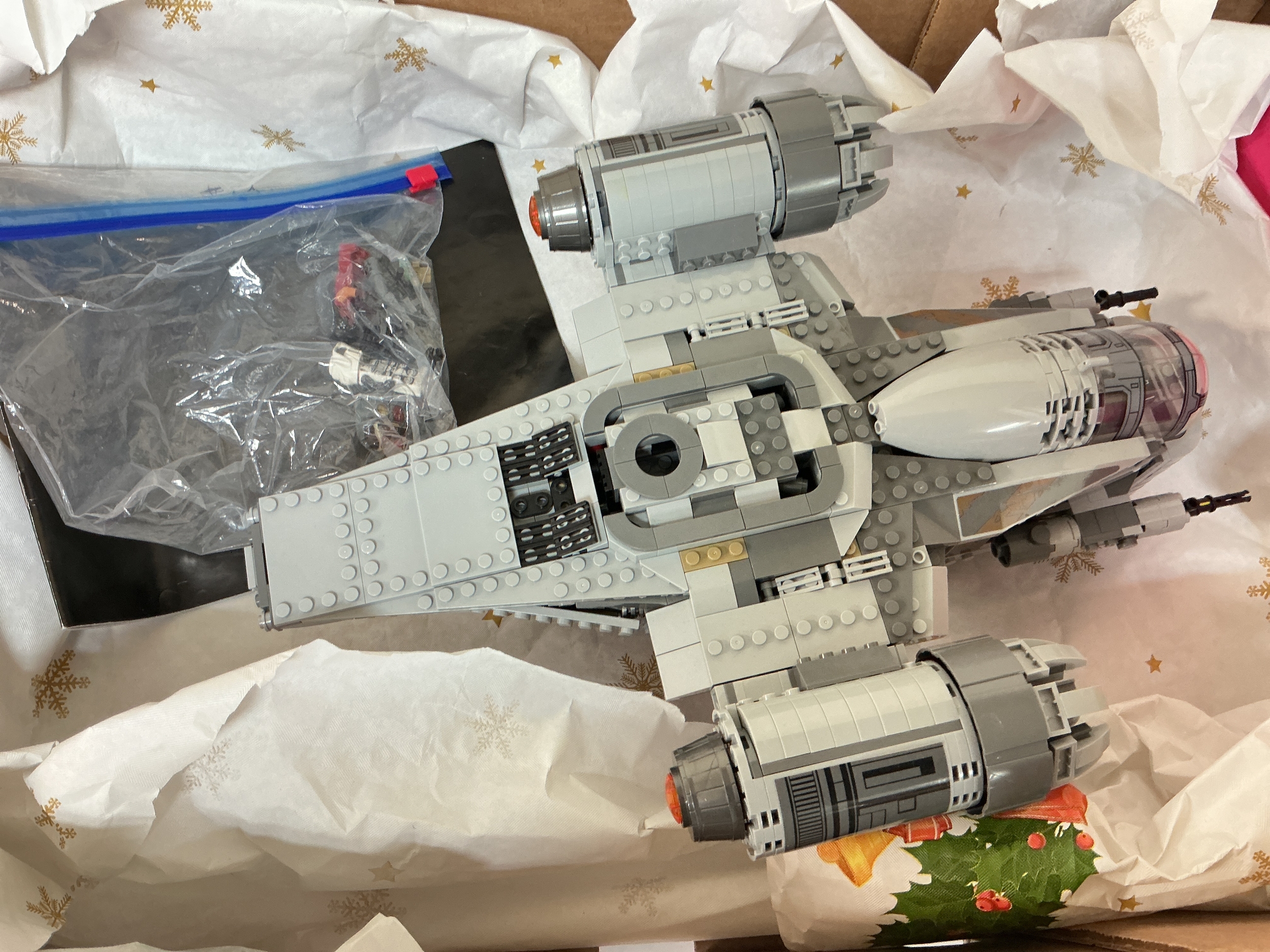 A Star Wars LEGO Style Razor Quest With Instructions And Figures.