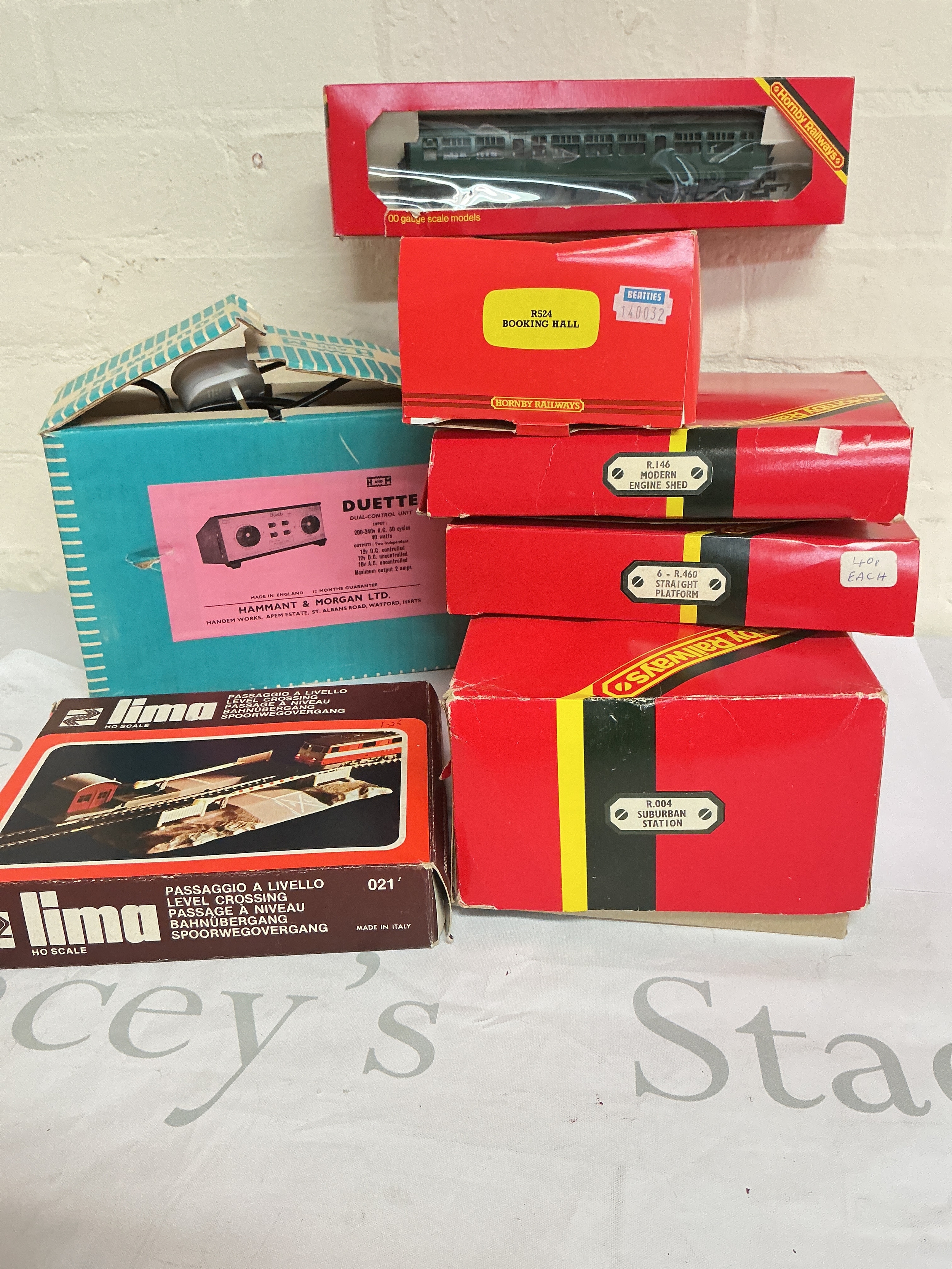 A Small Collection Of 00 Gauge Accessories.  No Reserve.