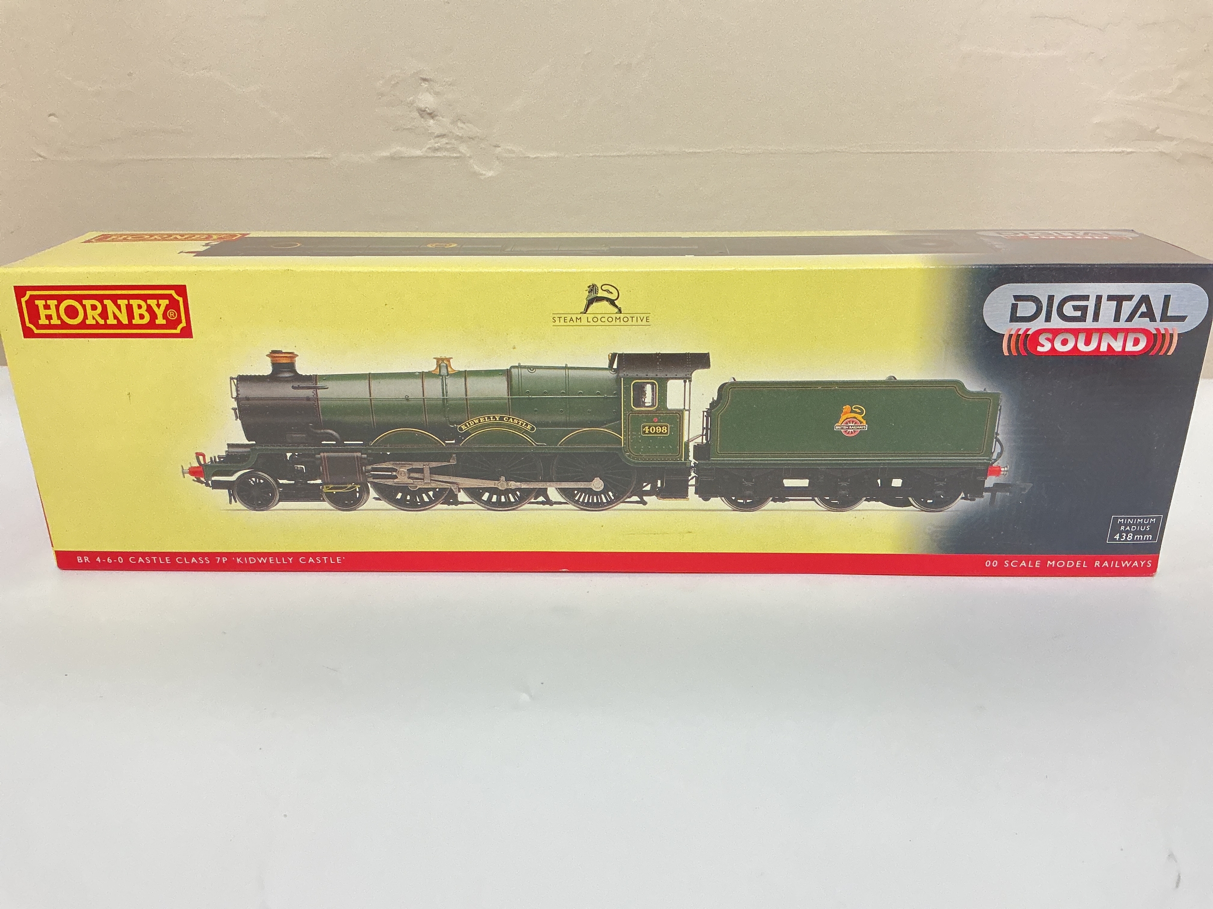 A Boxed Hornby Early BR Castle Class Locomotive 4098 Kidwelly Castle With Sound. DCC Fitted #R2897XS. No Reserve.