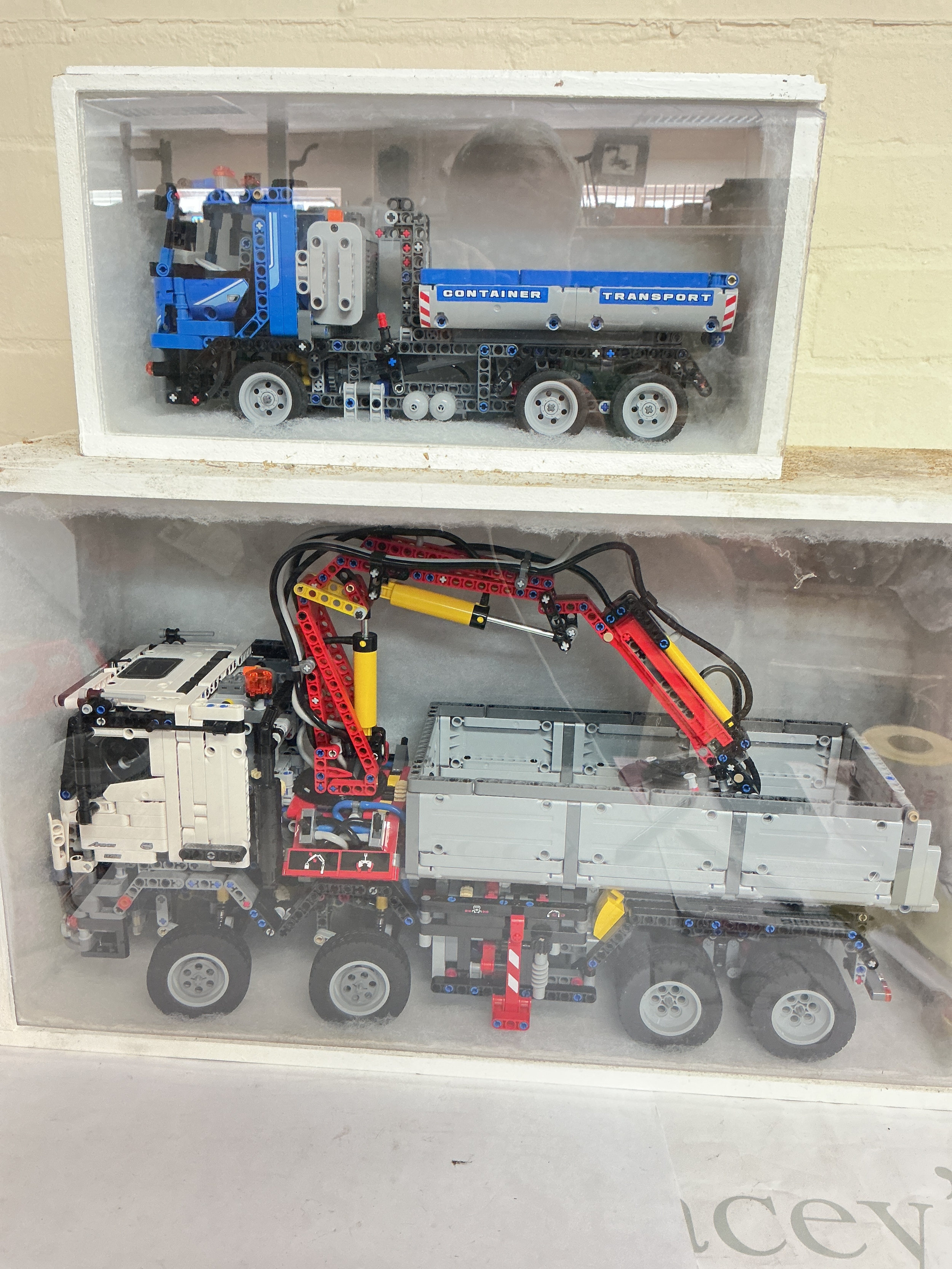 2 Built Lego Technic Vehicles. A Mercedes-Benz Arcos 3245 #42043 And A Container Truck #8052. In Display Cases With Boxes And Manuals. No Reserve. (3).