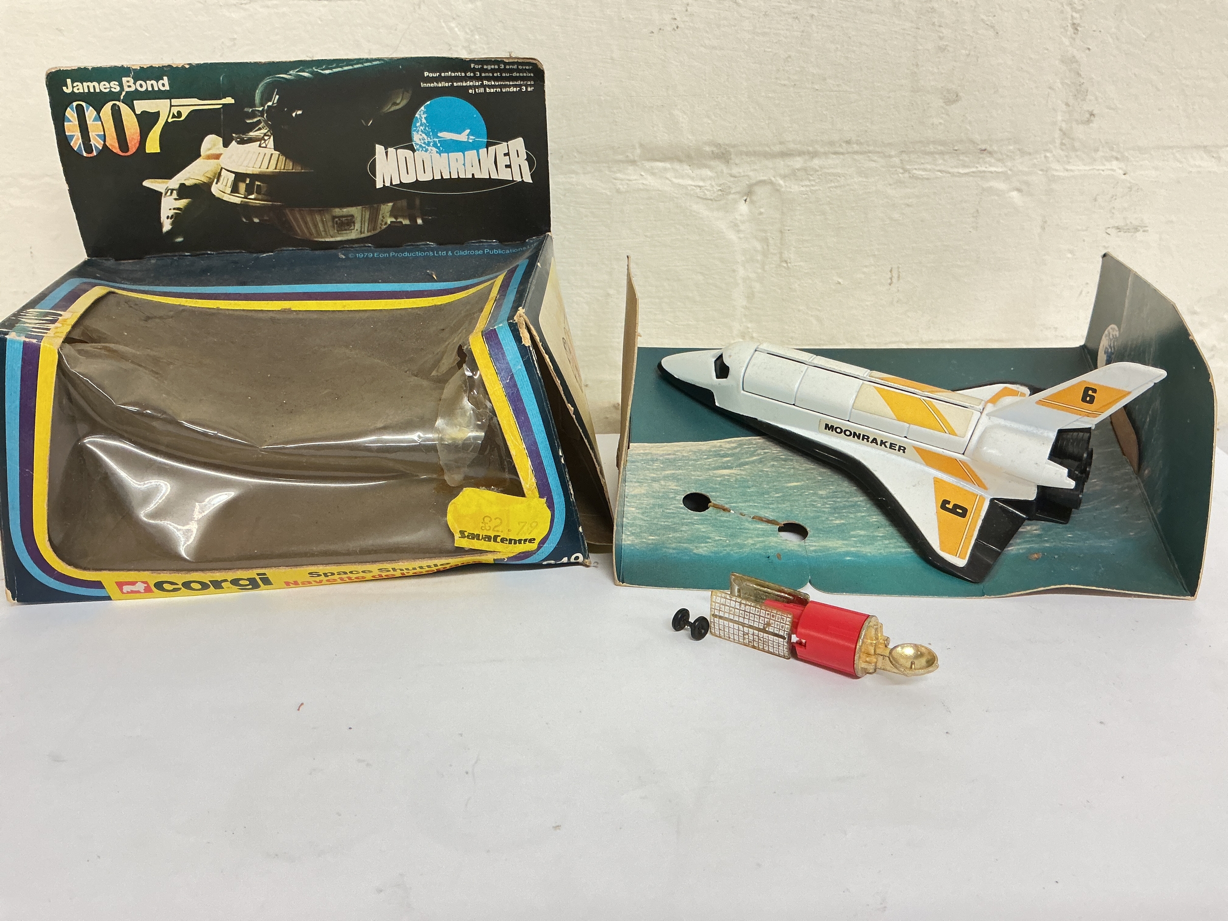 A Boxed Corgi James Bond Moonraker #649. Box Is Very Worn.