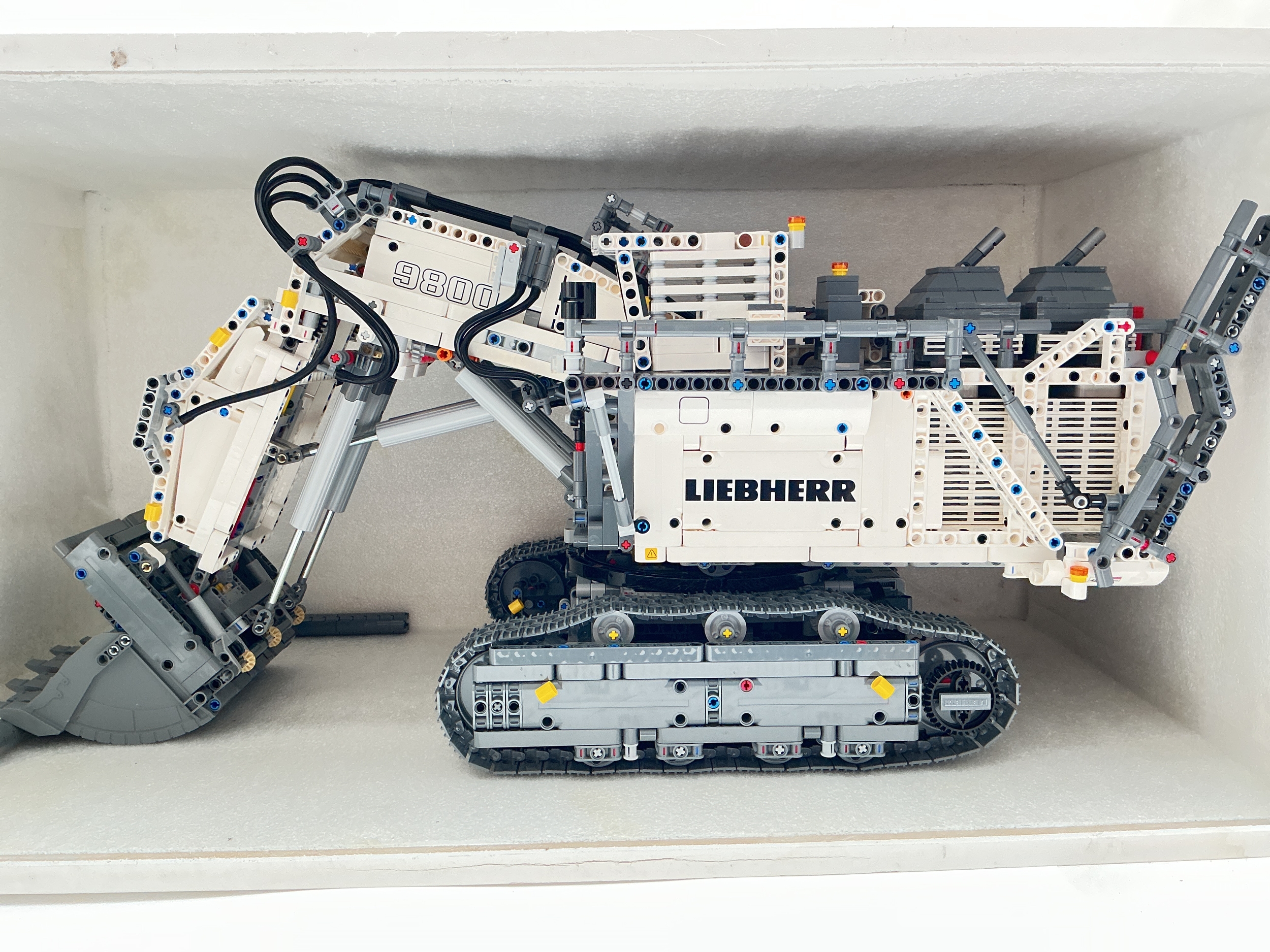 A Lego Technic Liebherr R9800 Excavator #42100  In Display Case And Comes With Box And Manuals. No Reserve. (2).
