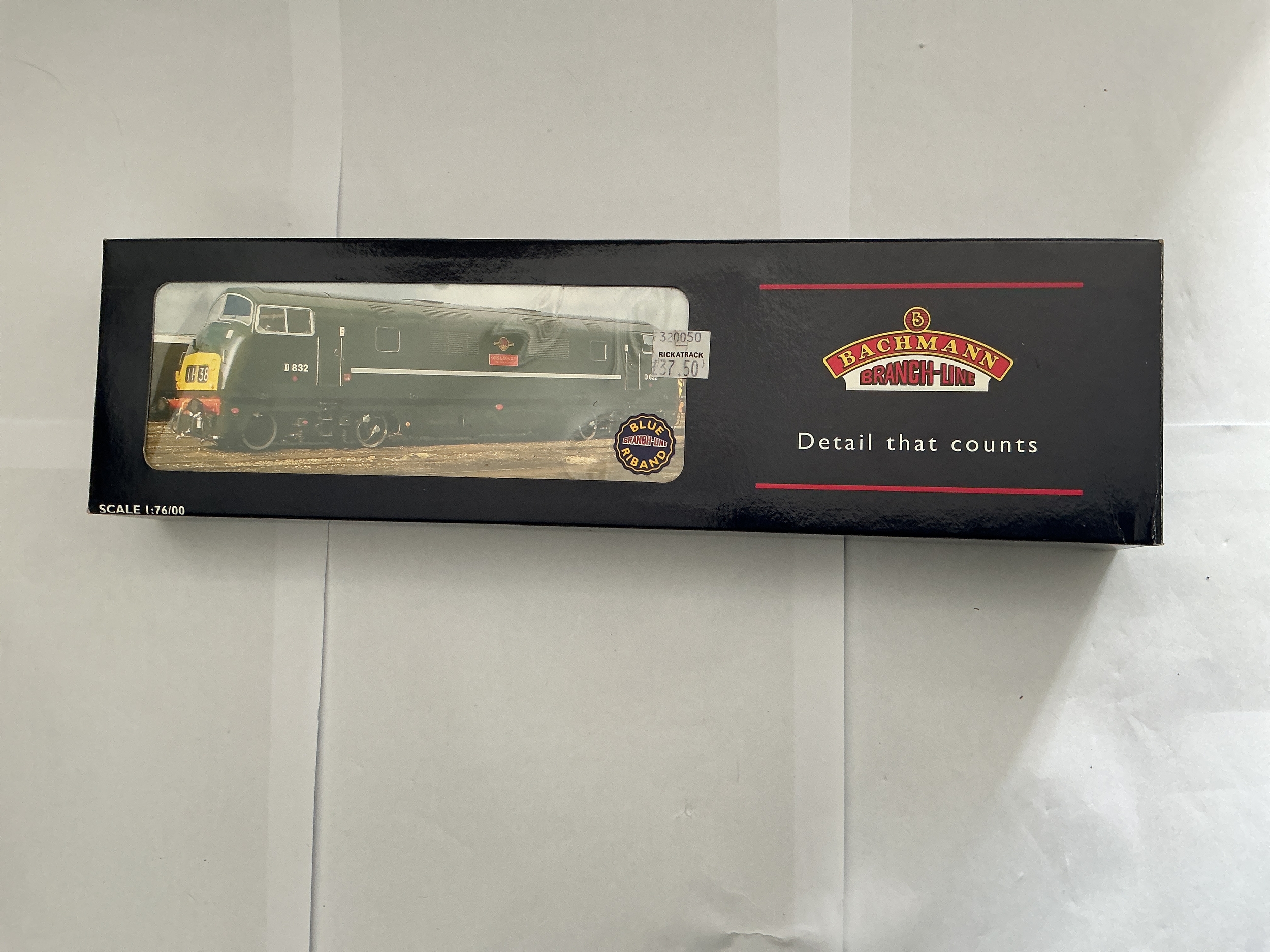 A Boxed Bachmann Branch-line Class 42 Warship Diesel D817 Foxhound BR Maroon 00 Gauge Locomotive. 32-050. No Reserve.