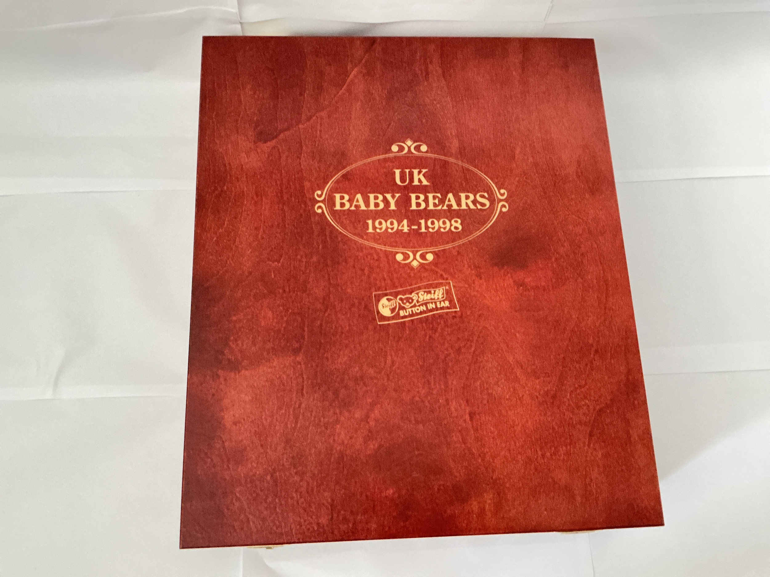 A Wooden Boxed Collection of 5 UK Baby Steiff Bears 1994-1998. No Reserve.