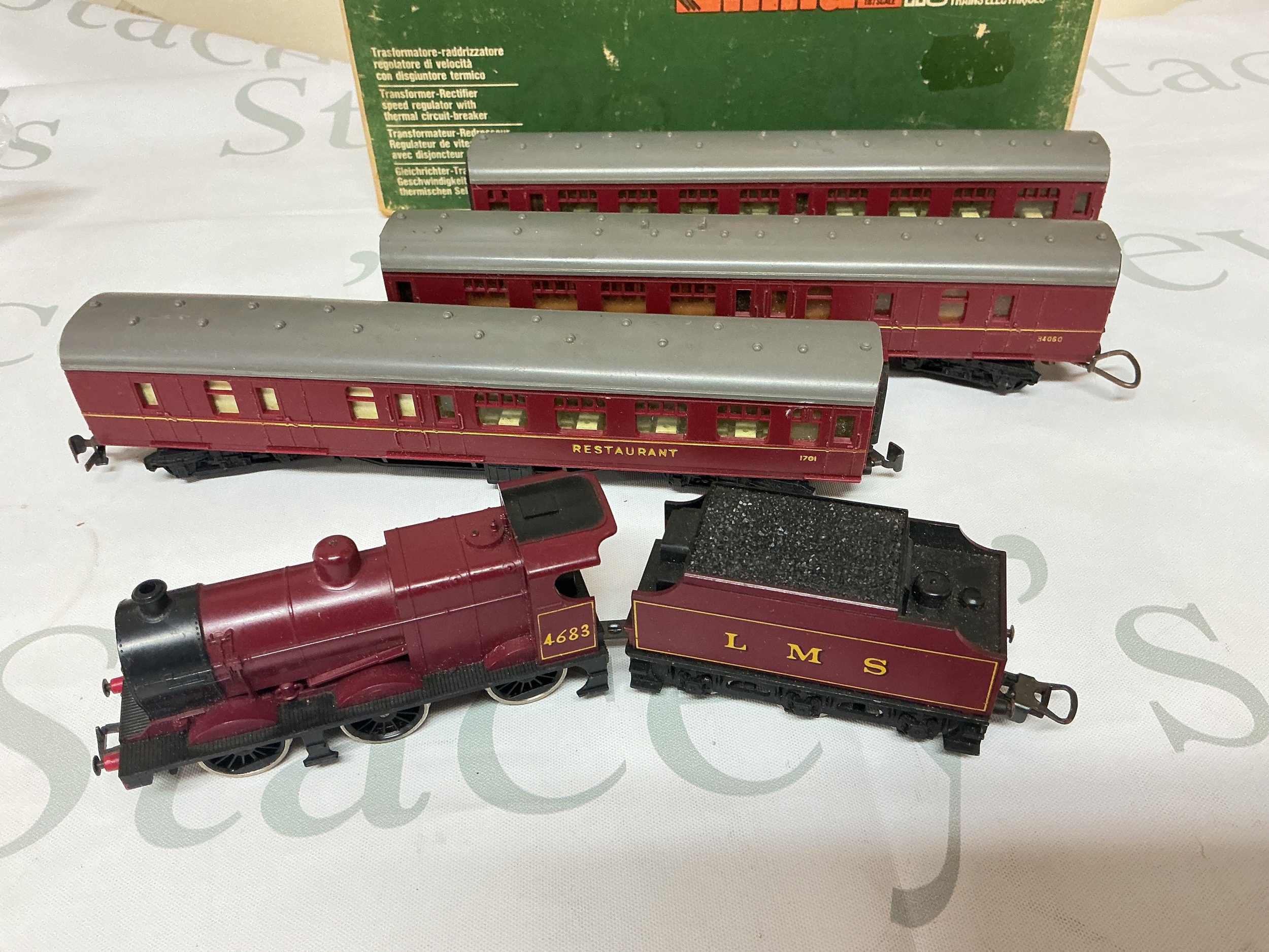 A Lima 00 Gauge Class 4F 0-6-0 Steam Engine With 3 Coaches. No Reserve.