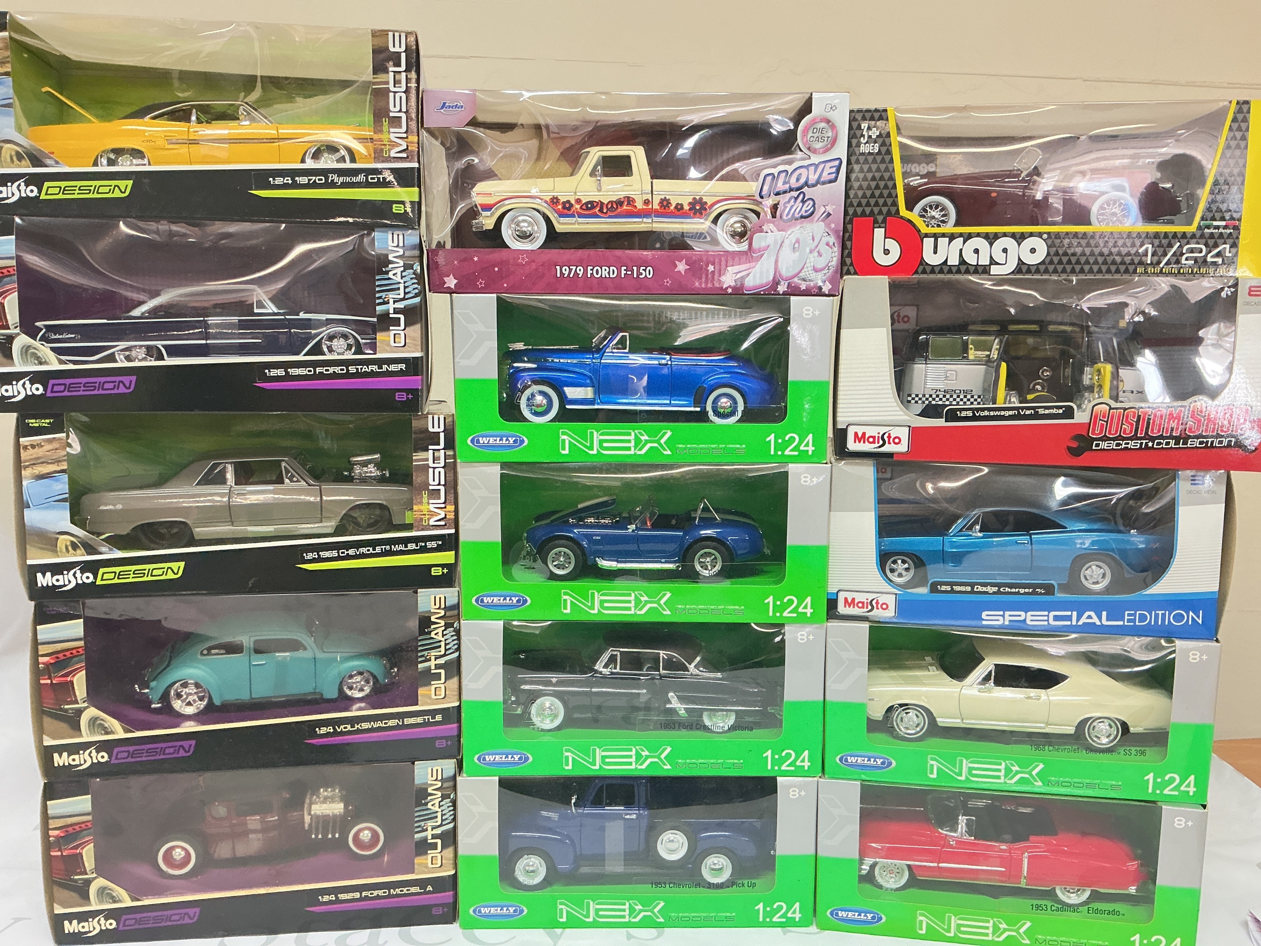 15 Boxed 1/24 Scale Diecast Cars By Maisto, Welly Burago And Jada. No Reserve.(2)