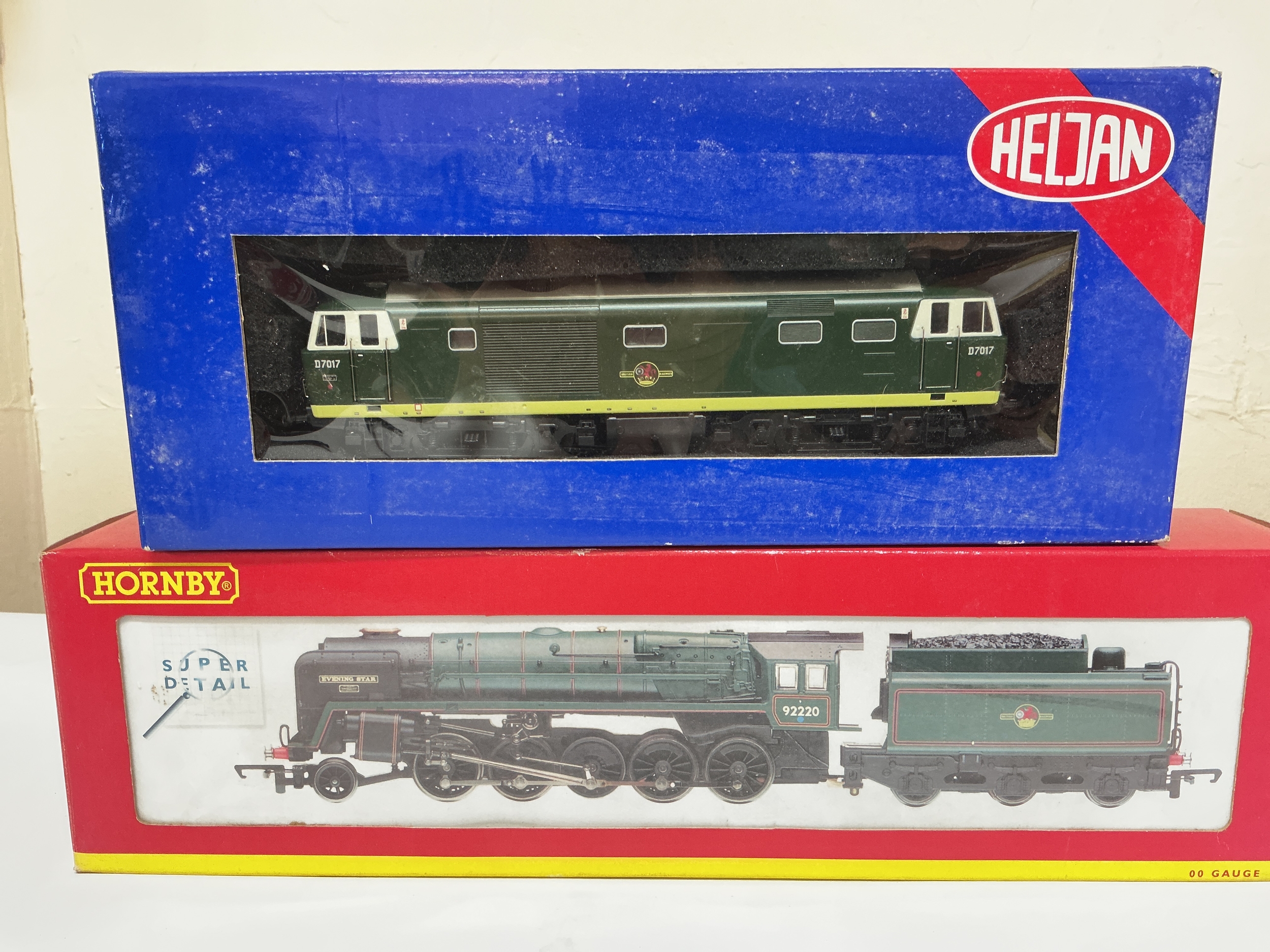 A Boxed Hornby 00 Gauge Class 9F Locomotive 92220 Evening Star #R2187 And A Boxed Heljan Class 35 Diesel Locomotive #3500. No Resefve (2).