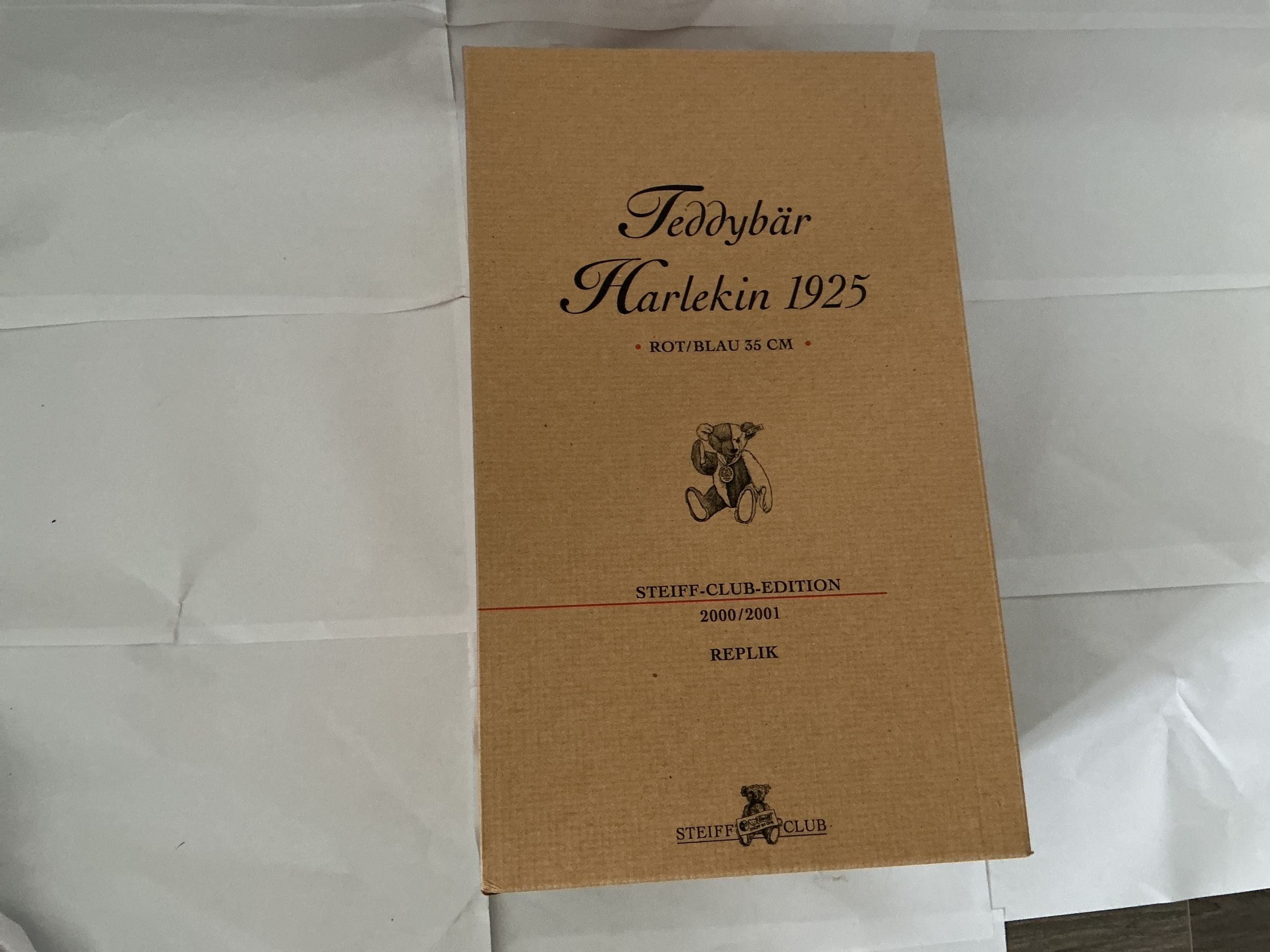 A Boxed 2000/1 Replica Of The 1925 Red and Blue 35 Steiff Club Edition Harlequin Steiff Teddy Bear. No Reserve.  