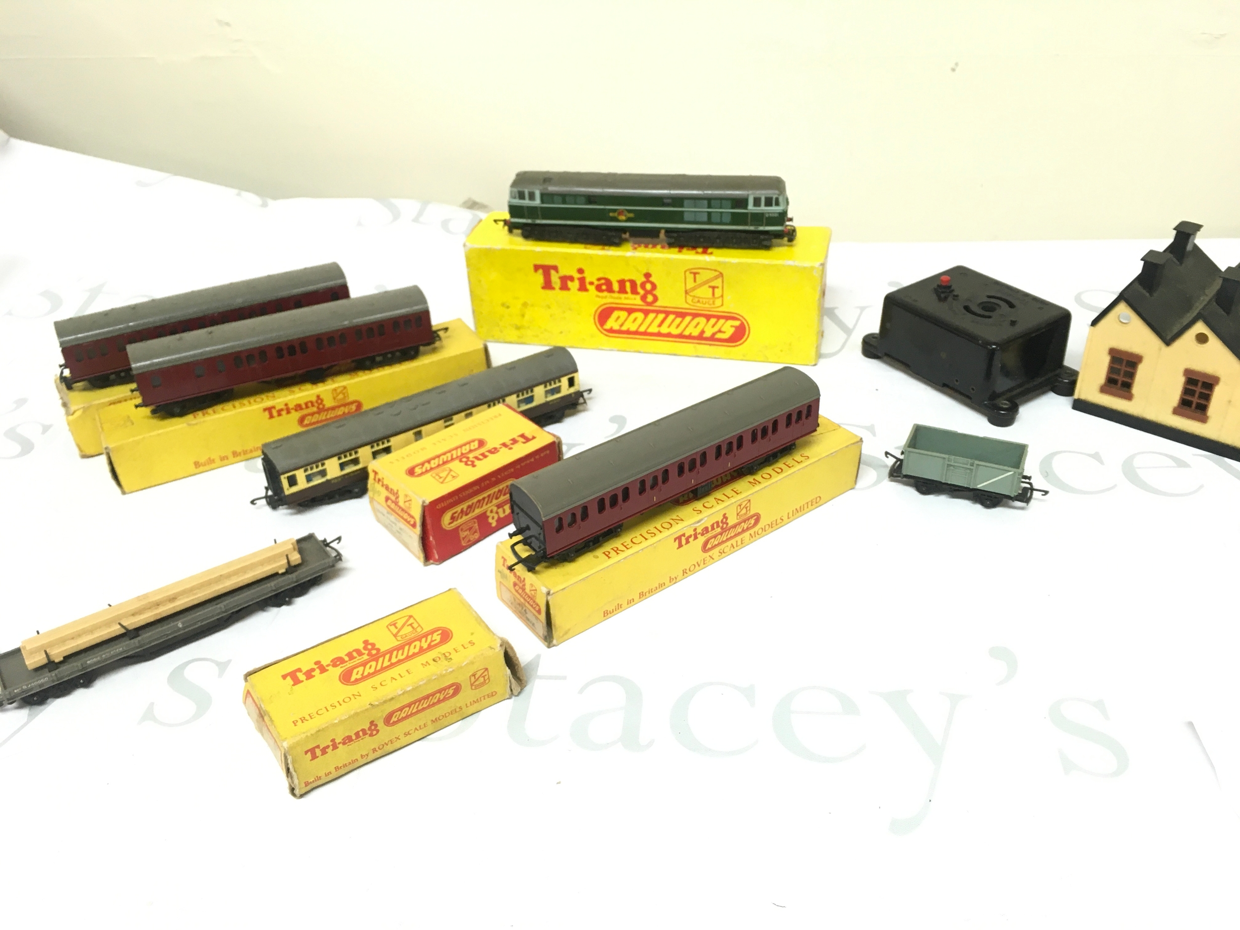 A Boxed Tri-Ang TT Gauge AIA-AIA Diesel Electric Loco Green Livery #T.96 with A Collection Of Coaches And Track.