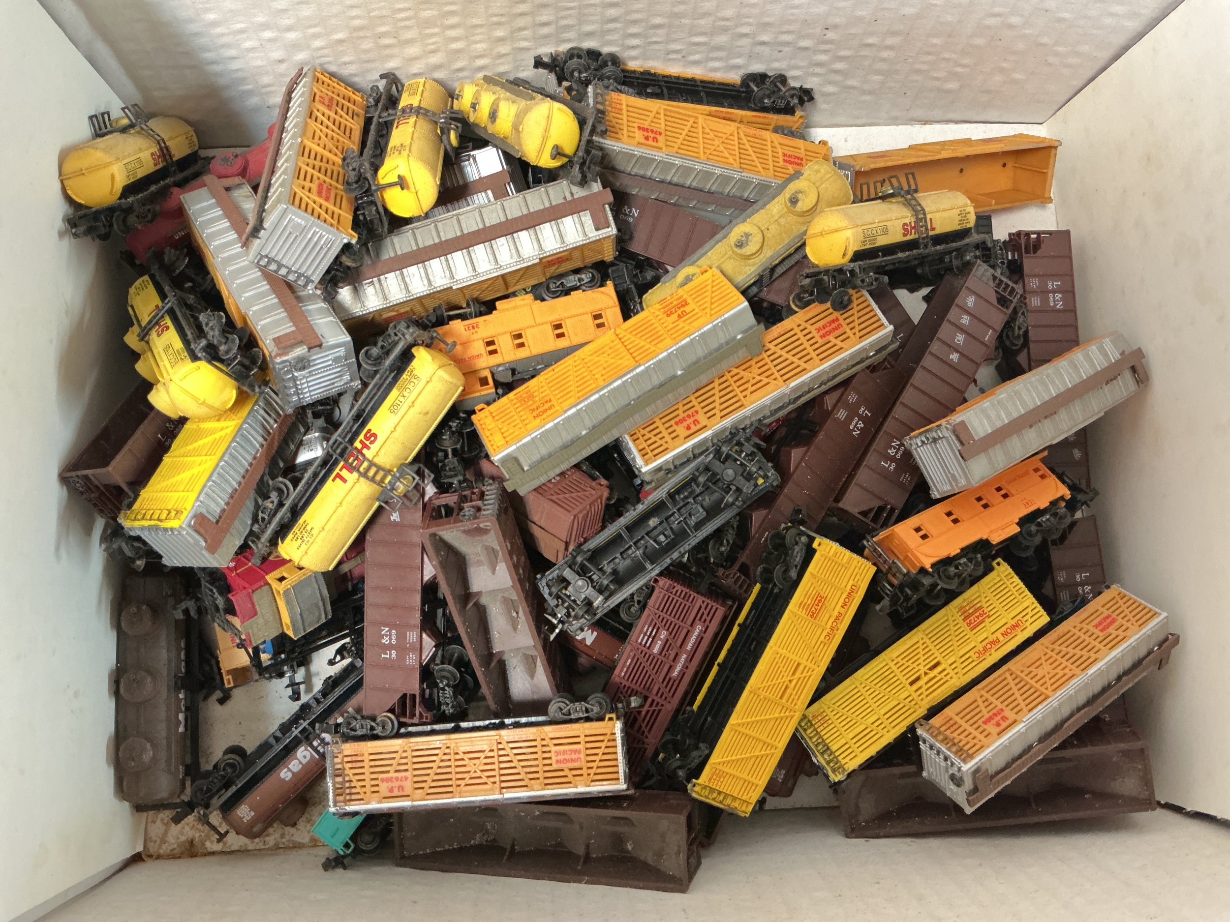 A Box Containing N Gauge Wagons. No Reserve.