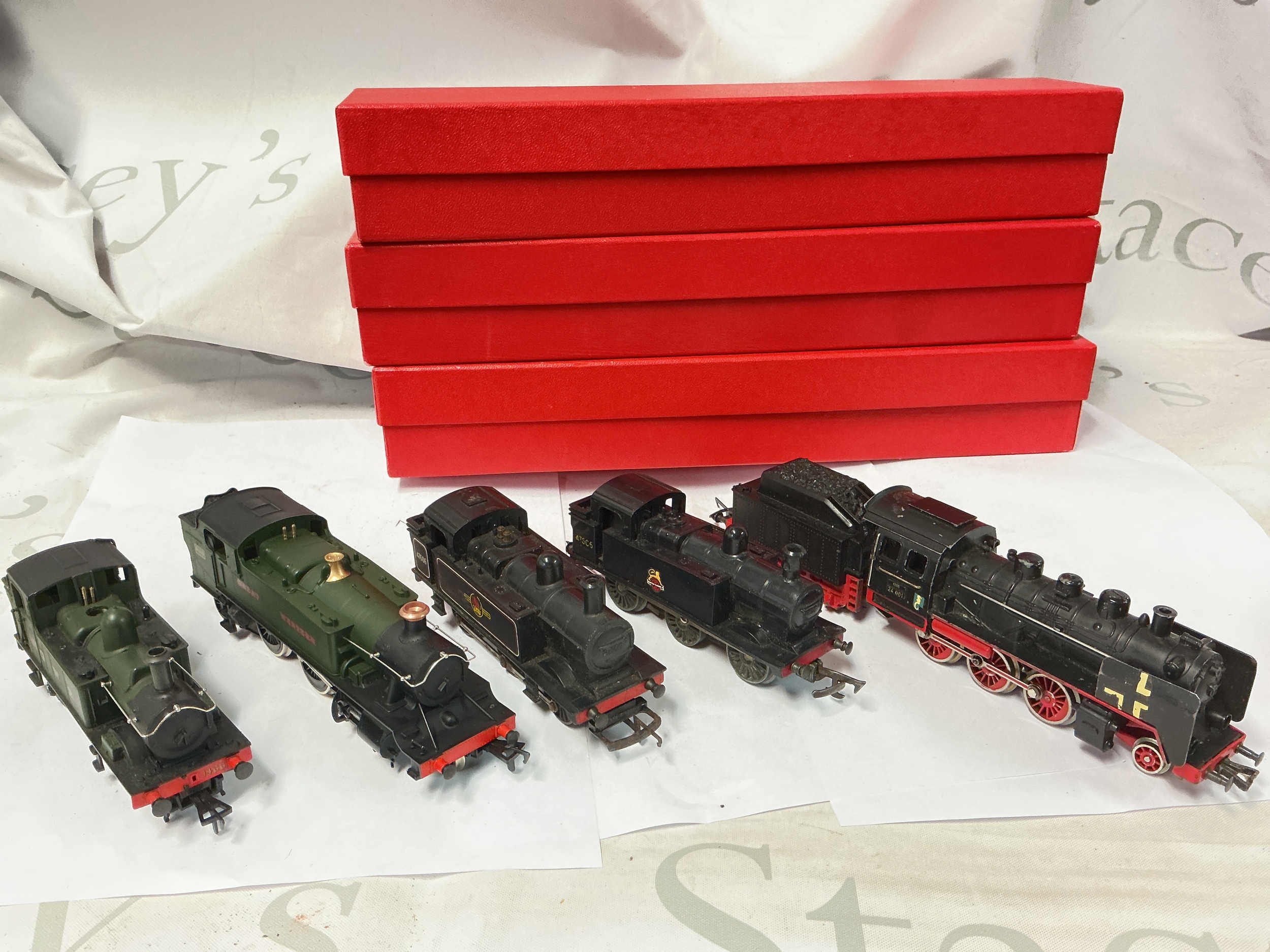 A Collection Of 5 00 Gauge Locomotives, Including Airfix, Tri-Ang etc. No Reserve.