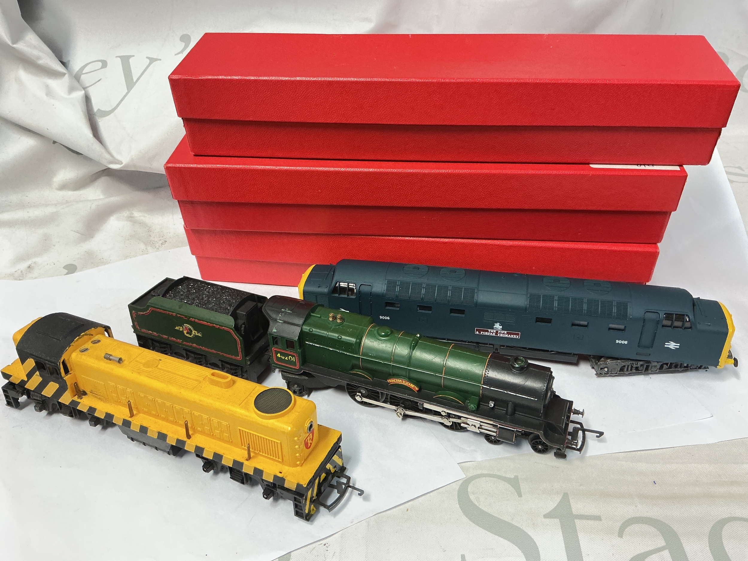 3 00 Gauge Locomotives including Lima And Tri-Ang. No Reserve.