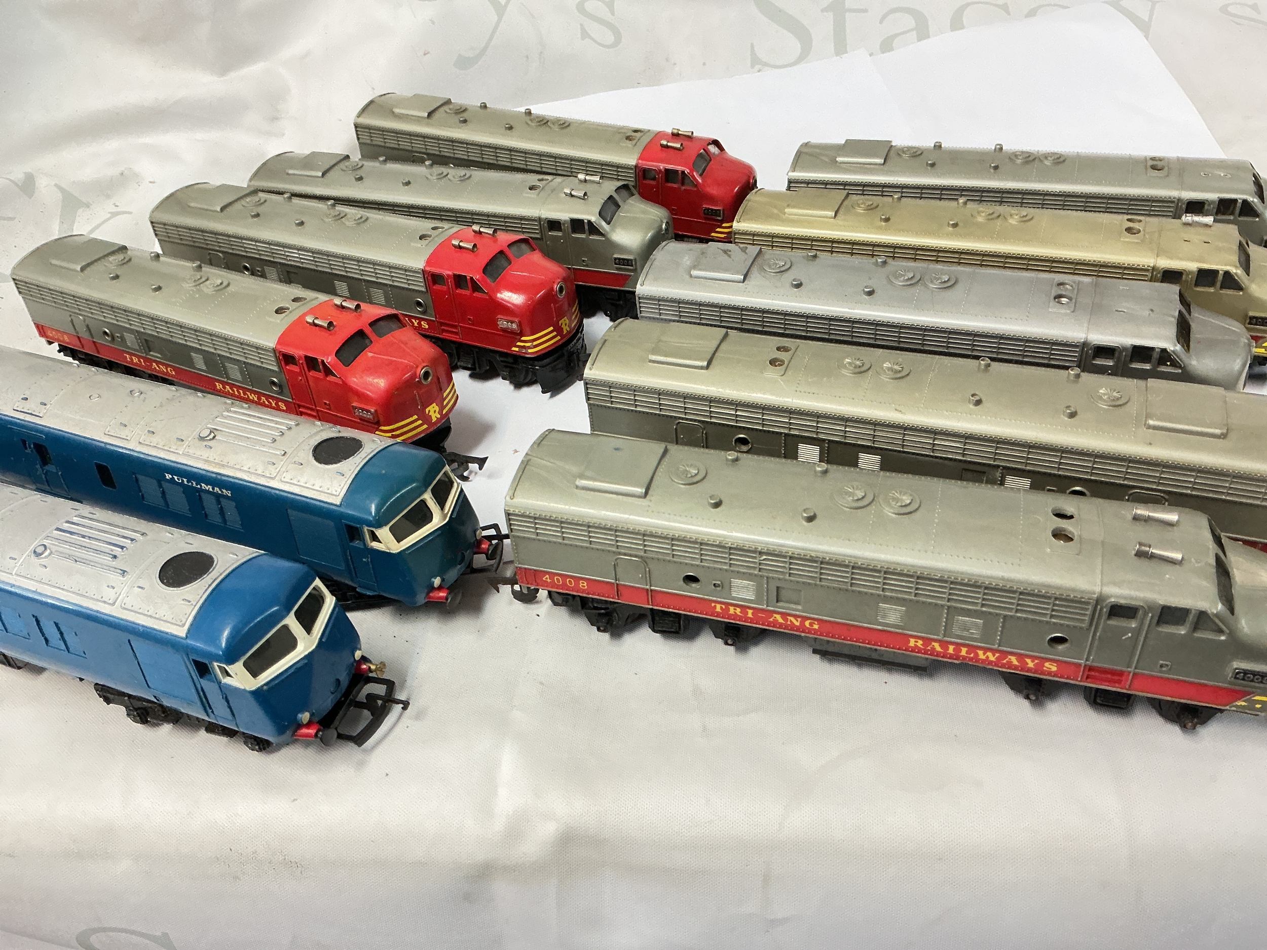 5 00 Gauge Locomotives With Dummy's By Tri-Ang. No Reserve.