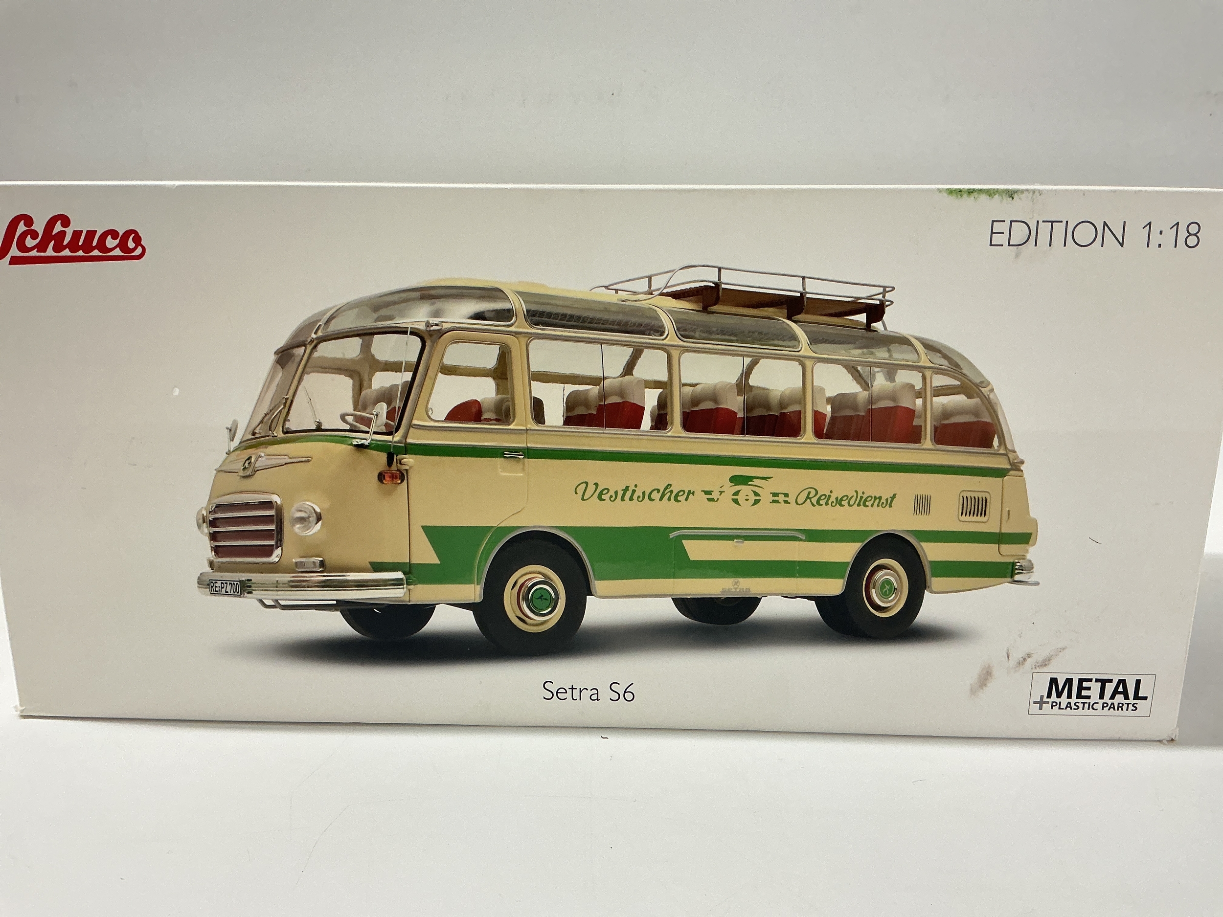 A Boxed Schuco 1/18 Scale Diecast Model Of A Sentra S6 Classic Bus. No Reserve.
