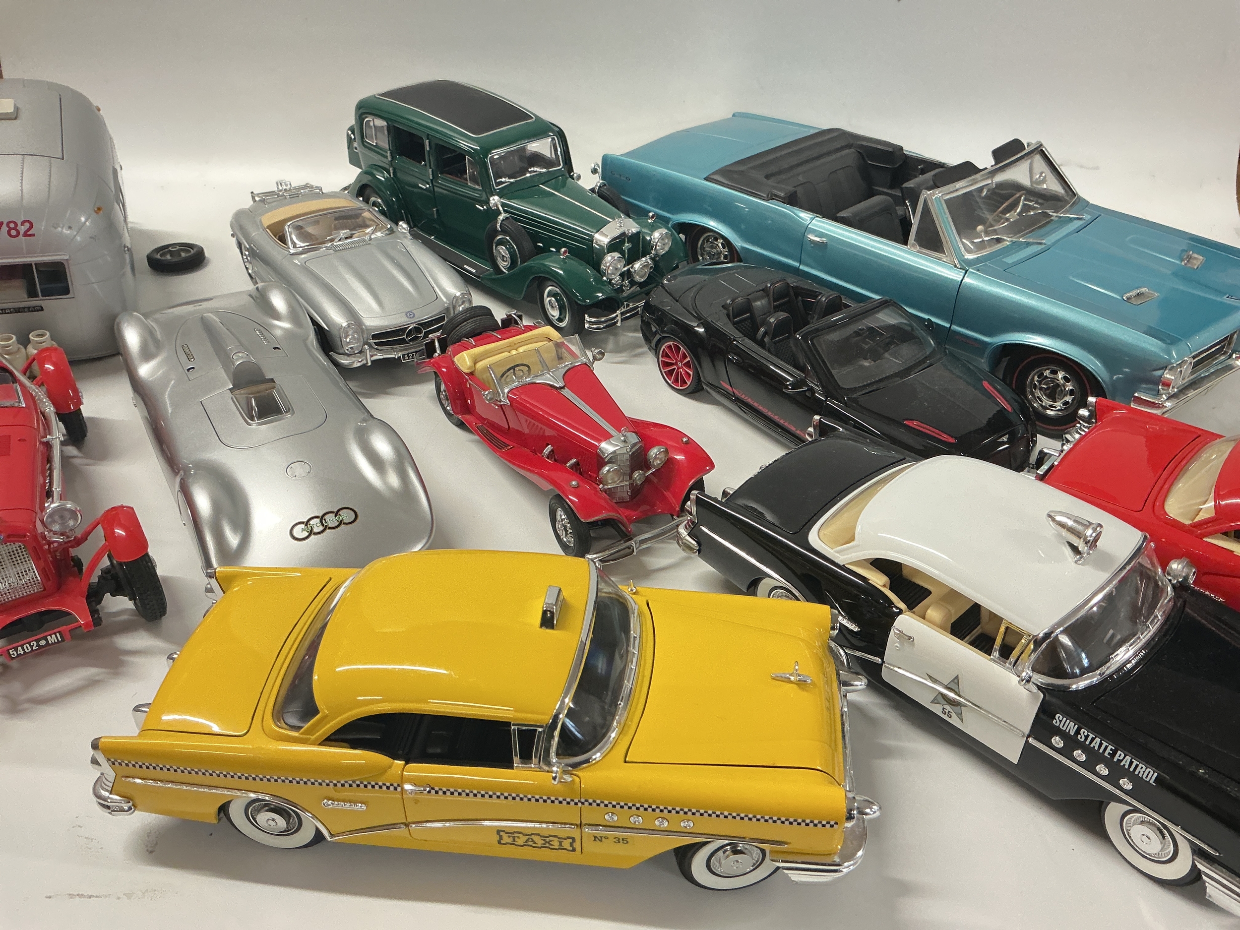 A Collection Of Loose Diecast. Various Scale, Makes, No Reserve.
