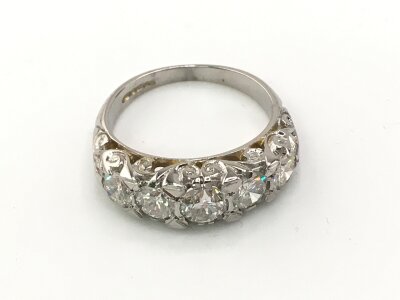 An 18ct white gold ring set with 5 brilliant cut diamonds. 
Size M
