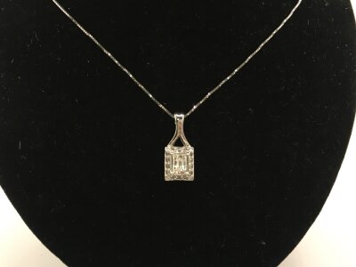 An 18ct white gold necklace with a diamond set pendant. Central diamond is approximately 5.5mm
3.84g