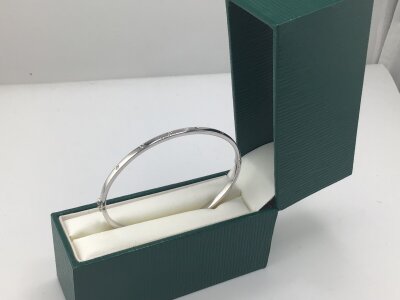 A modern design white gold bangle set with brilliant cut diamonds weight 4.5g