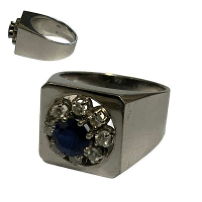 A Vintage 18ct white gold ring set with sapphire and diamonds in a daisy design. 10.86, Size N
