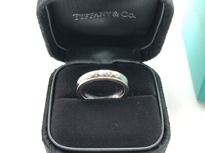 An 18ct white gold diamond set Tiffany and Co ring
Size M and 6.16g