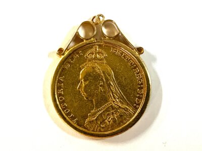 A full 1891 Queen Victoria sovereign and mount.