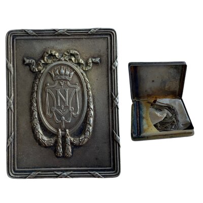 A small continental silver vesta (unmarked) with Napoleonic style wreath monogram decoration.  4.5cm x 3.3cm