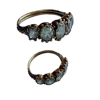 A 15ct (unmarked / tested) gold late Georgian ring, circa 1820. It has been collet set with five graduated peridot . Size J, 2.12g