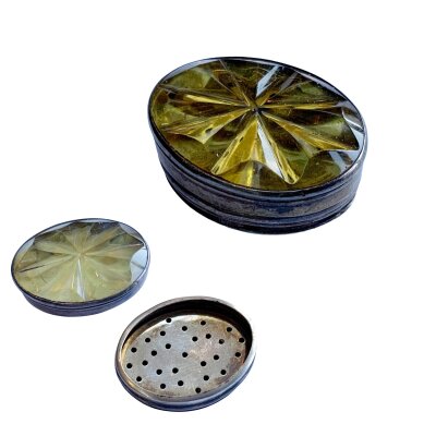 A miniature Georgian vinaigrette, the cover set with a star faceted citrine, unmarked silver body. 2.4cm x 1cm