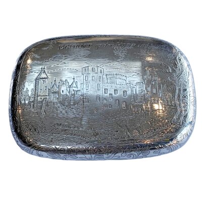 A Dutch hallmarked silver tobacco box with engraved scenes of Amsterdam. 122g.