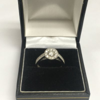 An 18ct white gold diamond ring, approx 4g and approx size L. Shipping category A.