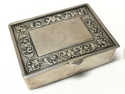 An Italian hallmarked silver pill box. Dimensions 5.5cm wide ,1.5cm tall, 4cm long. 53g total weight approximately