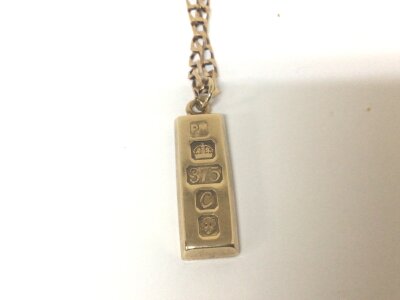 A 9carat gold bar ingot pendant with attached 9carat gold open link necklace wight 24.5g