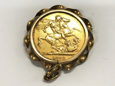 A 1882 full sovereign in an unmarked 9ct gold mount. 9.9g total weight.