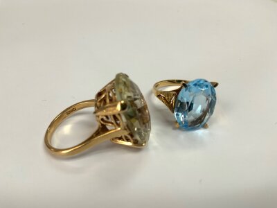 2 9ct gold stone set rings, Size N/O