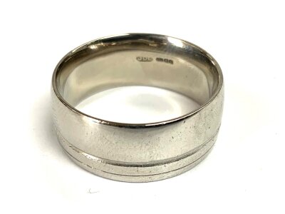 A heavy 950 Palladium wedding band, 11g, Size W.